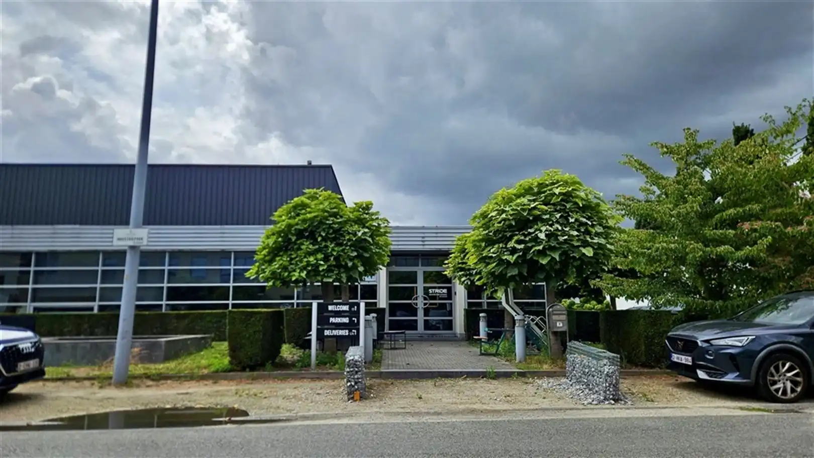 Magazijn met kantoren op toplocatie in Zwijnaarde foto 4