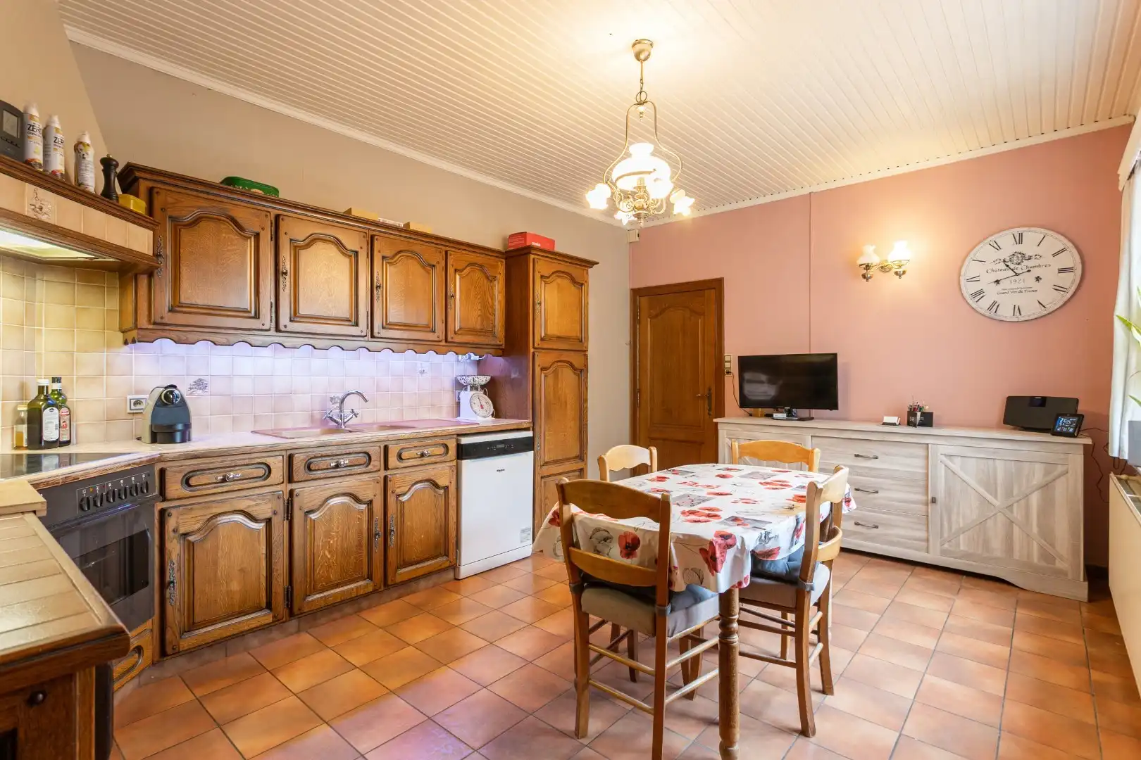 Ruime woning met naastgelegen bouwgrond en loods foto 10