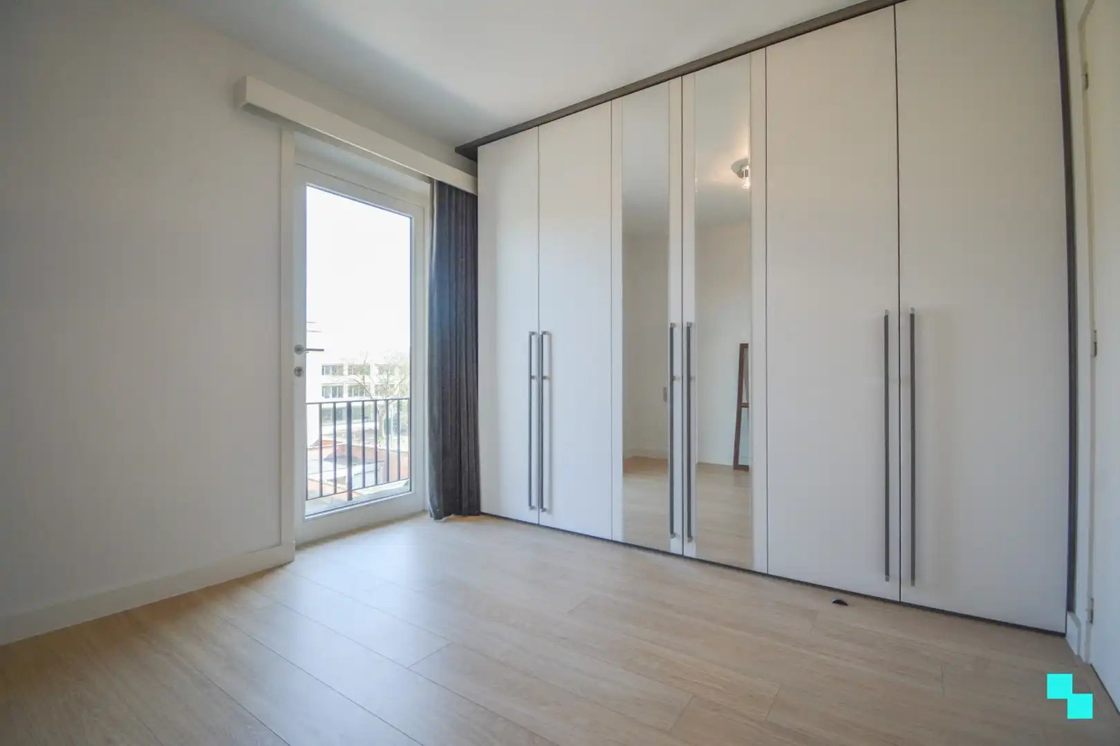 Gerenoveerd 3-slaapkamer appartement te Roeselare foto 23