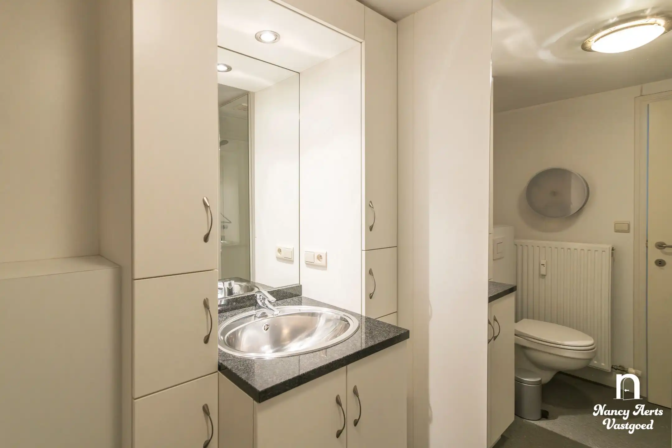 Loods van 550 m² met kantoor en woning met 4 slaapkamers foto 28