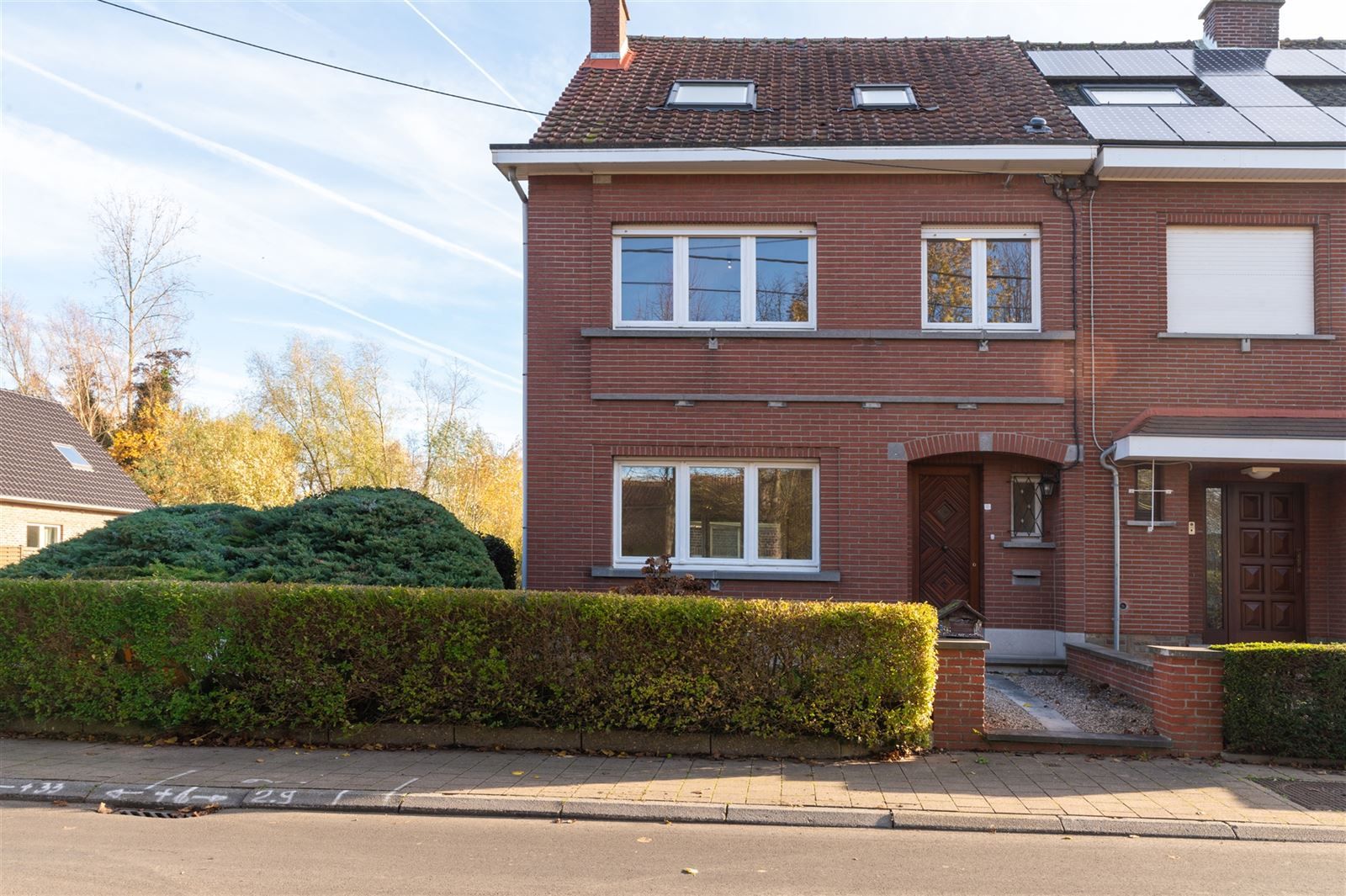 Gerenoveerde 3gevel woning met 4 slaapkamers foto {{pictureIndex}}