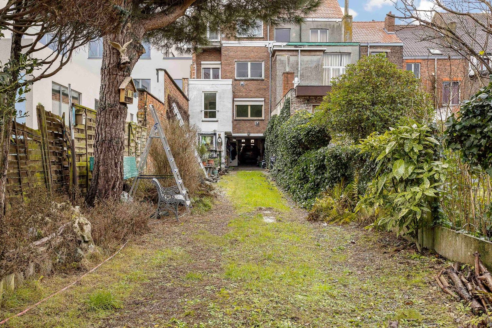 Te renoveren opbrengsteigendom met twee appartementen, parkings en tuin foto 20