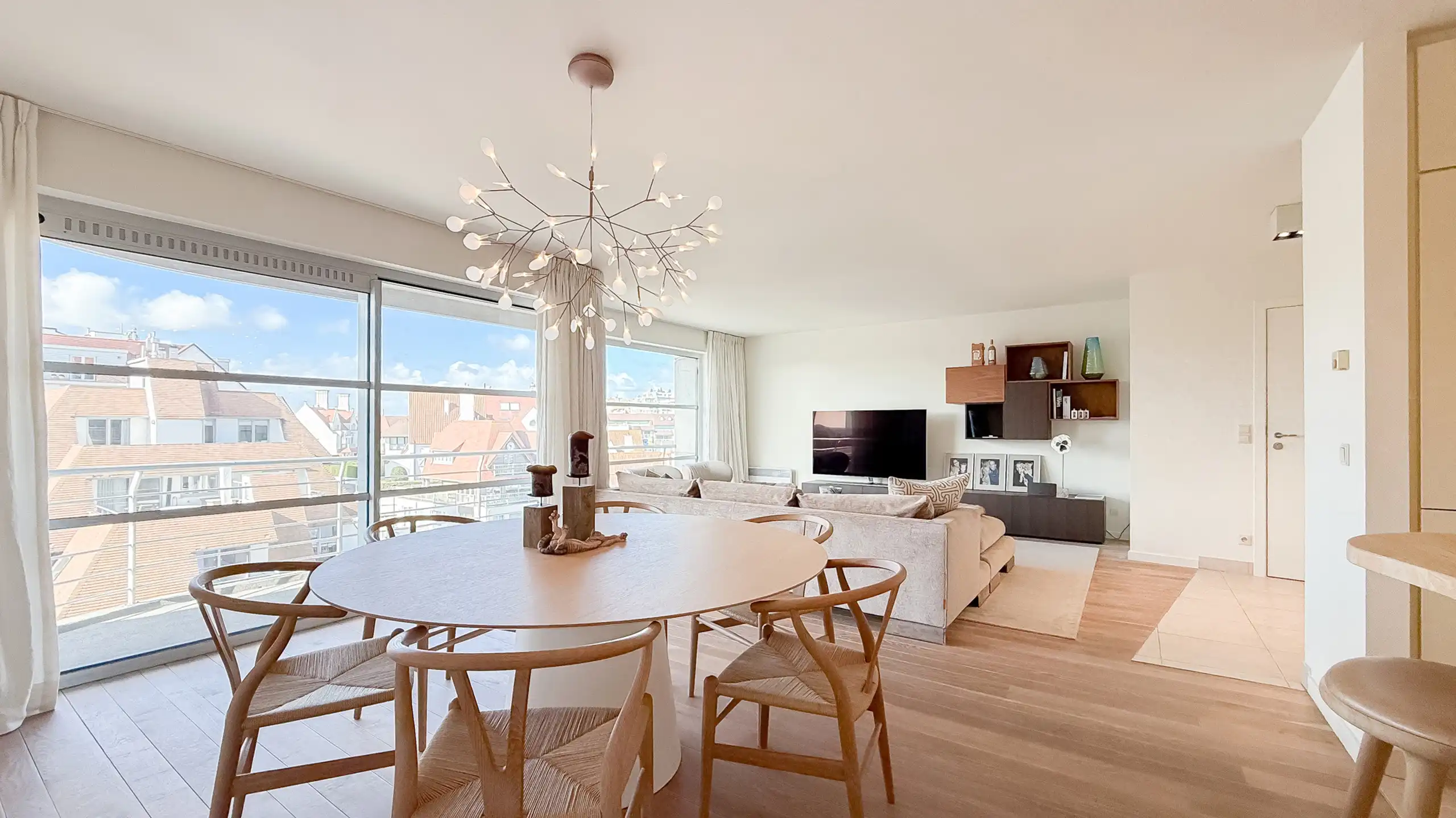 Lichtrijk appartement met terras en zeezicht in Duinbergen foto 4