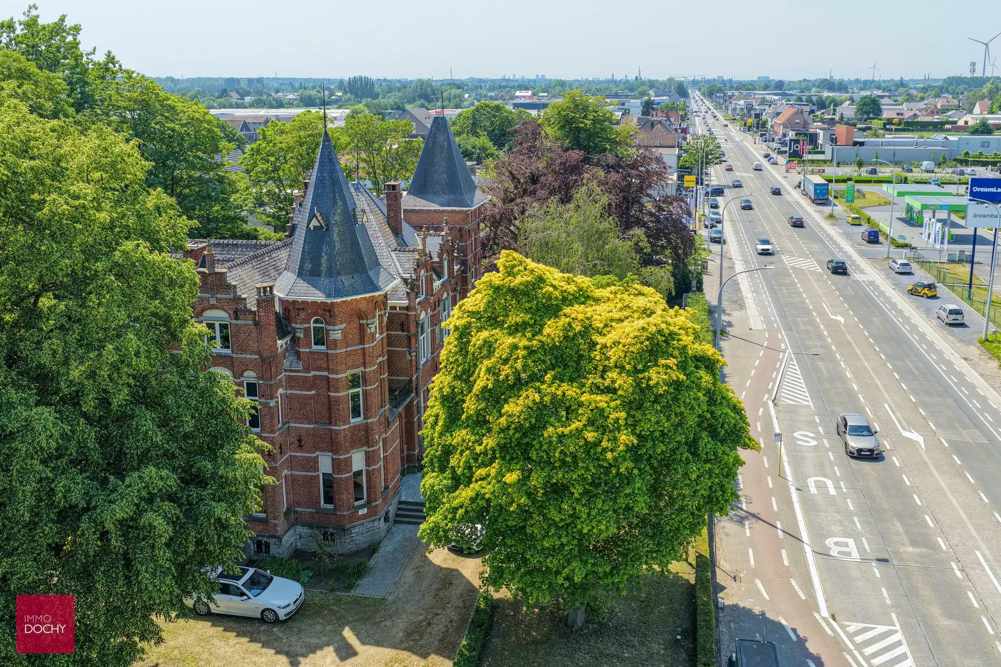 Karaktervol multifunctioneel gebouw op commerciële ligging foto 3