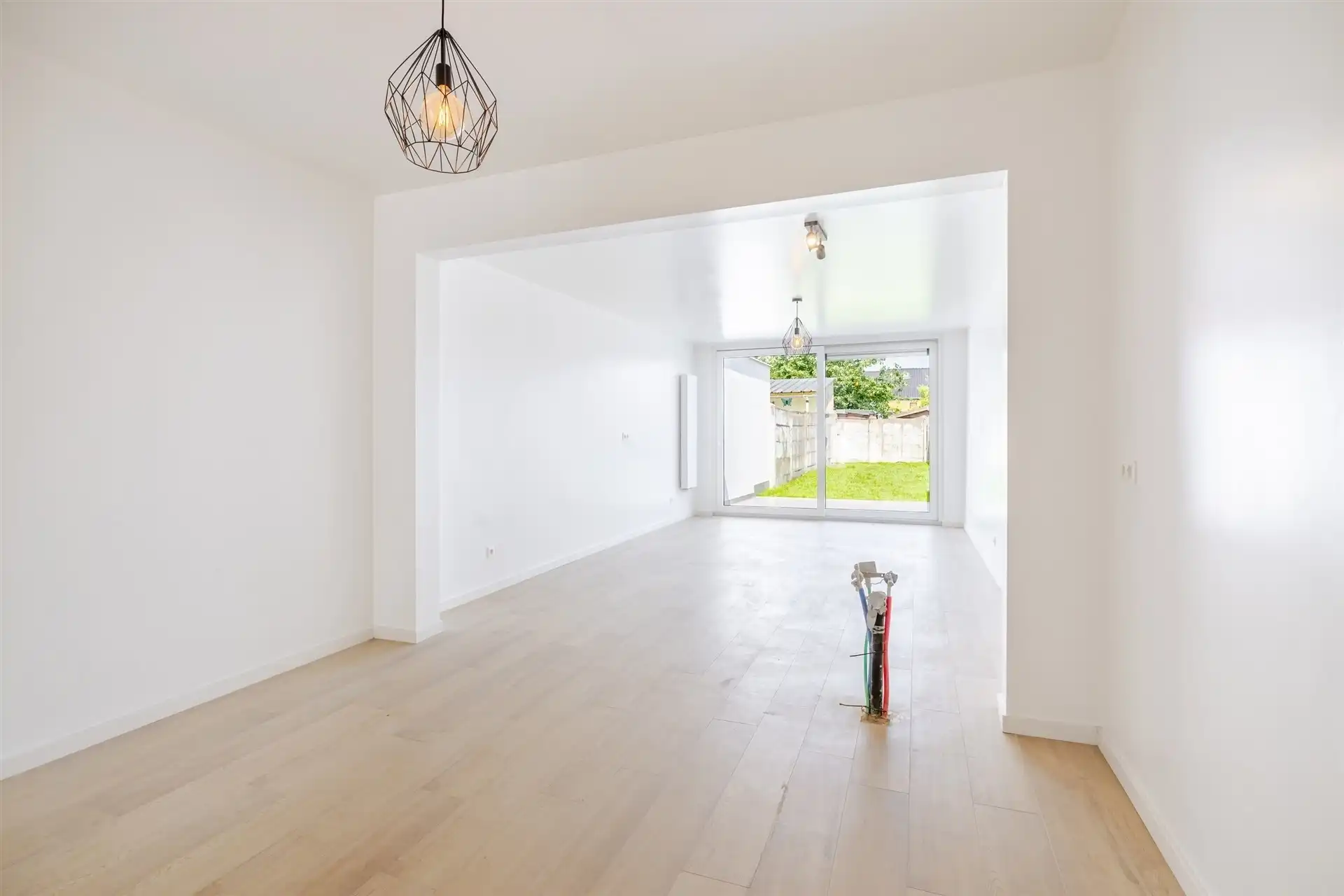 Uitstekend gerenoveerde woning met 3 slks en tuin foto 3