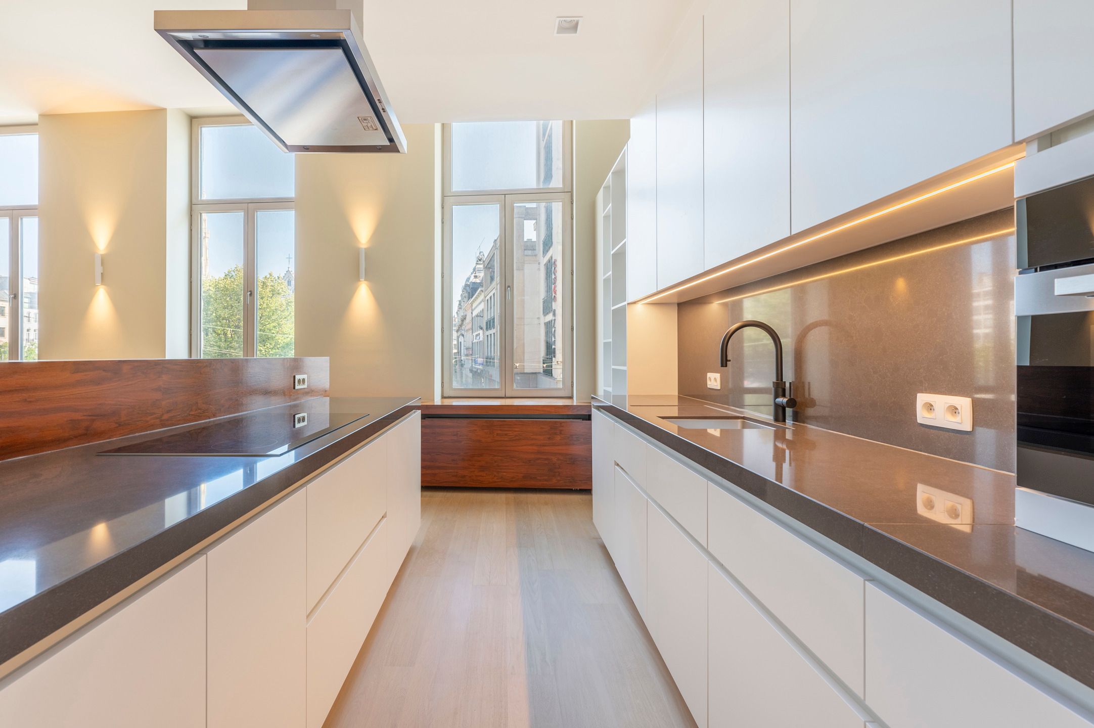 ANTWERPEN - Lichtrijke appartement met terras aan de Groenplaats  foto 4