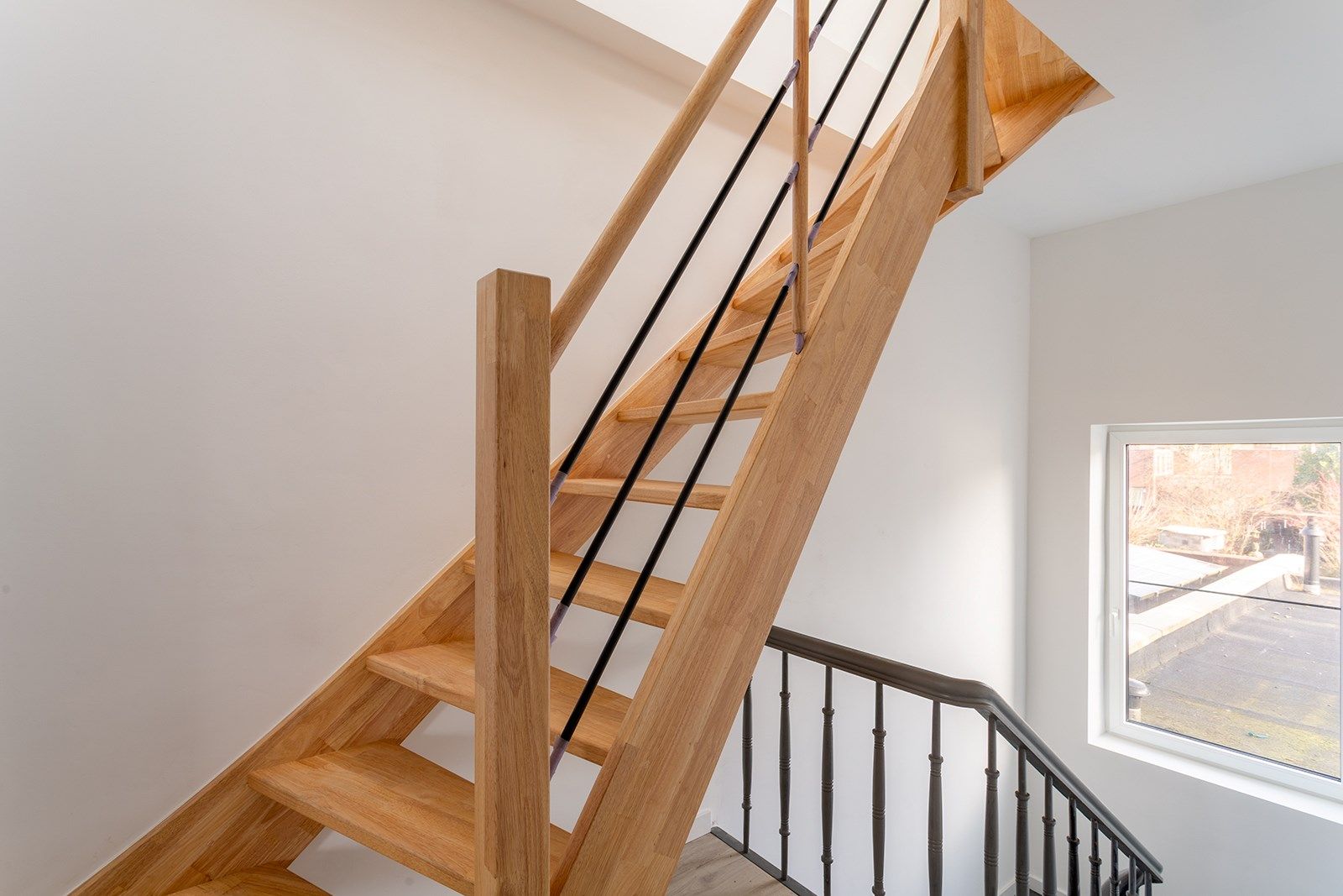Gerenoveerde woning met 4 slaapkamers foto 18