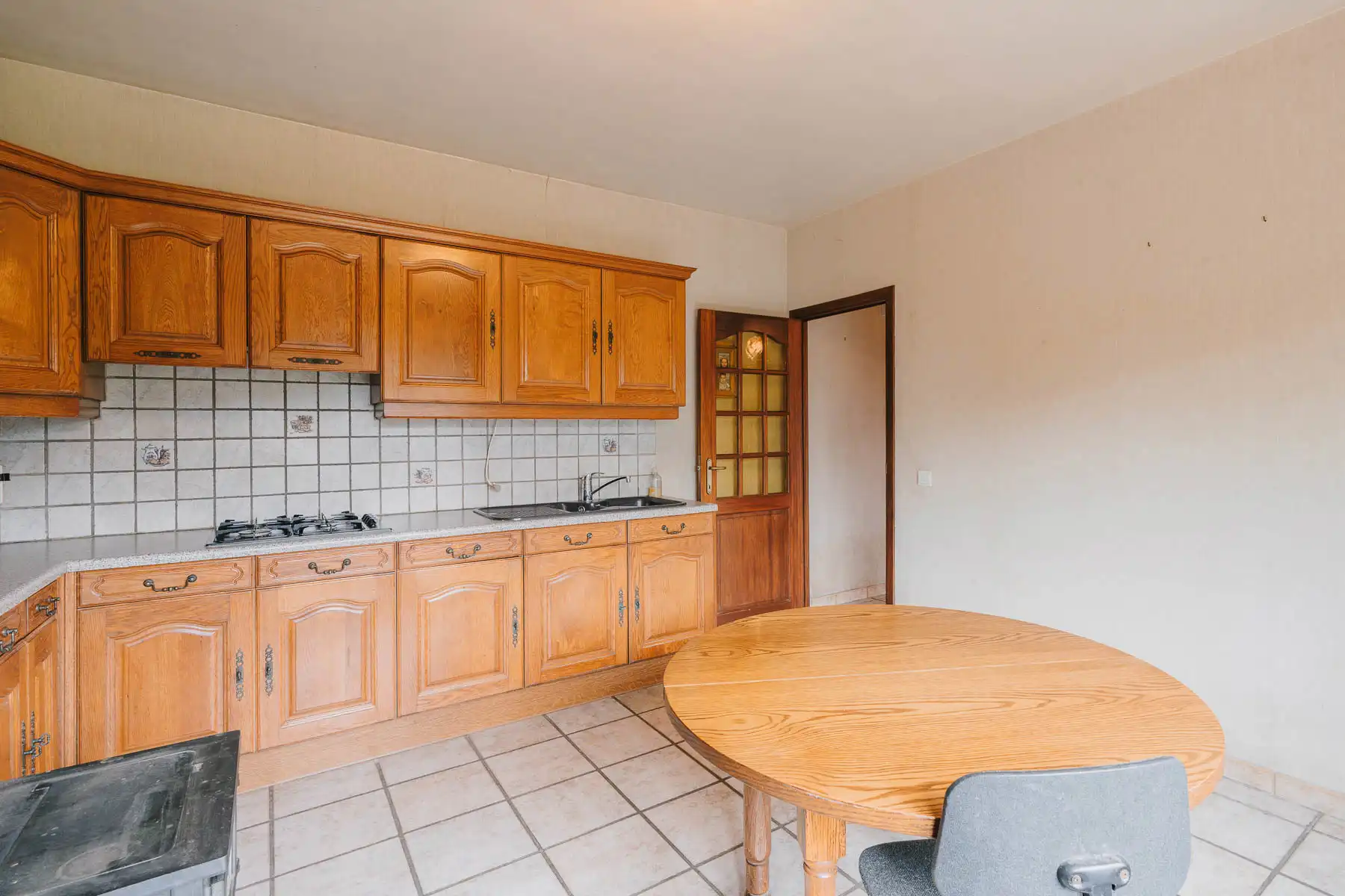 Gezellige, te renoveren woning met leuke tuin op toplocatie  foto 7