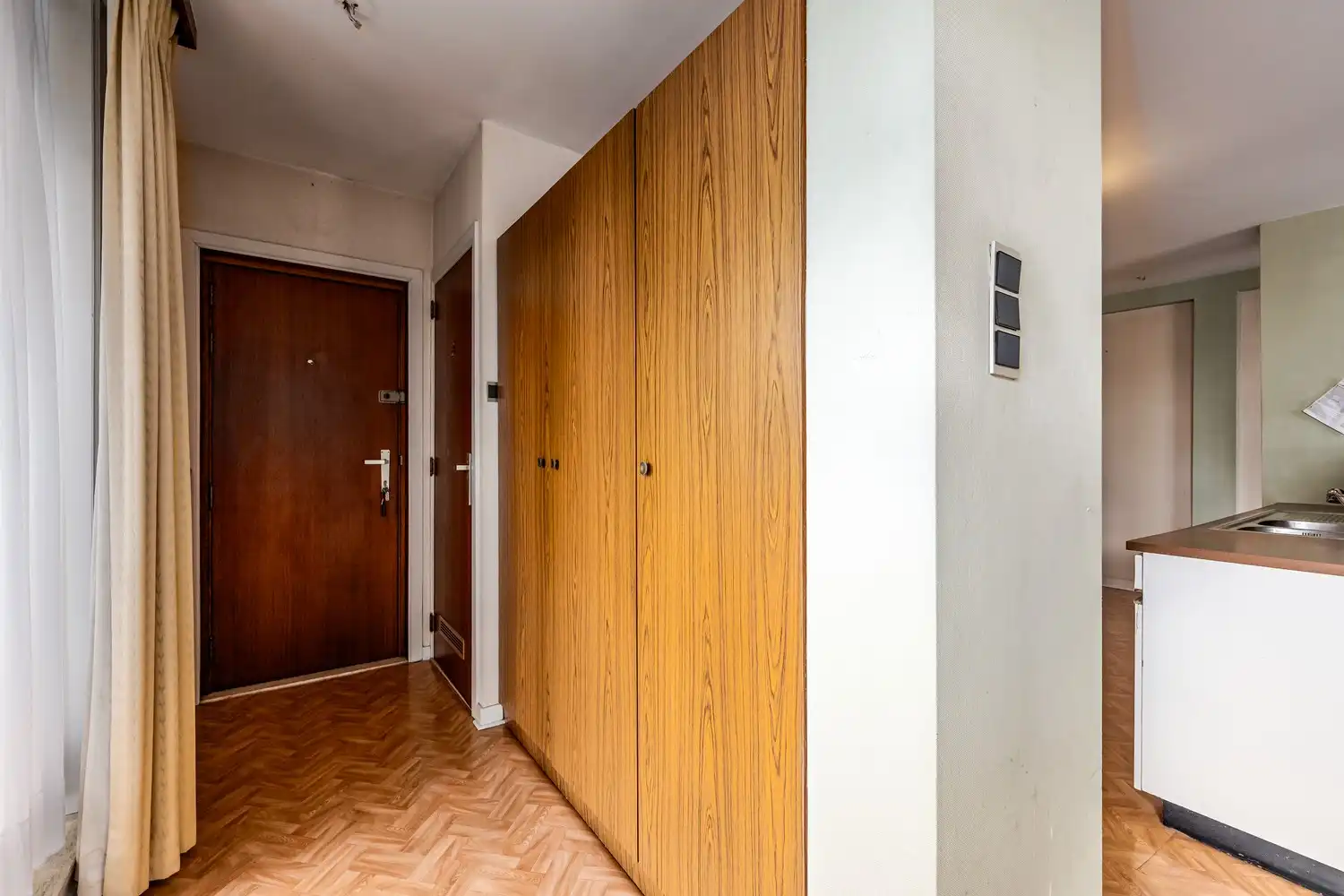Appartement met 2 slaapkamers, garage, terras en kelder op centrale ligging foto 9
