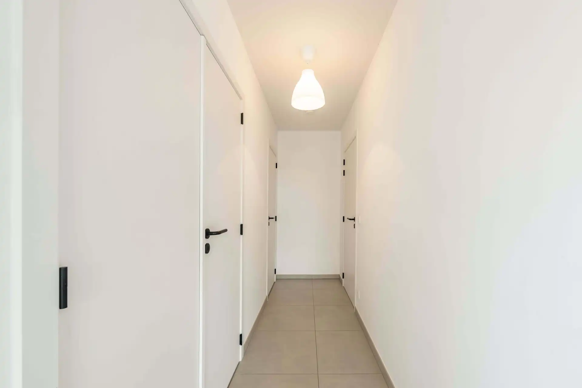 Instapklaar 1-slaapkamerappartement met terras TE KOOP in het centrum van Wielsbeke! foto 3