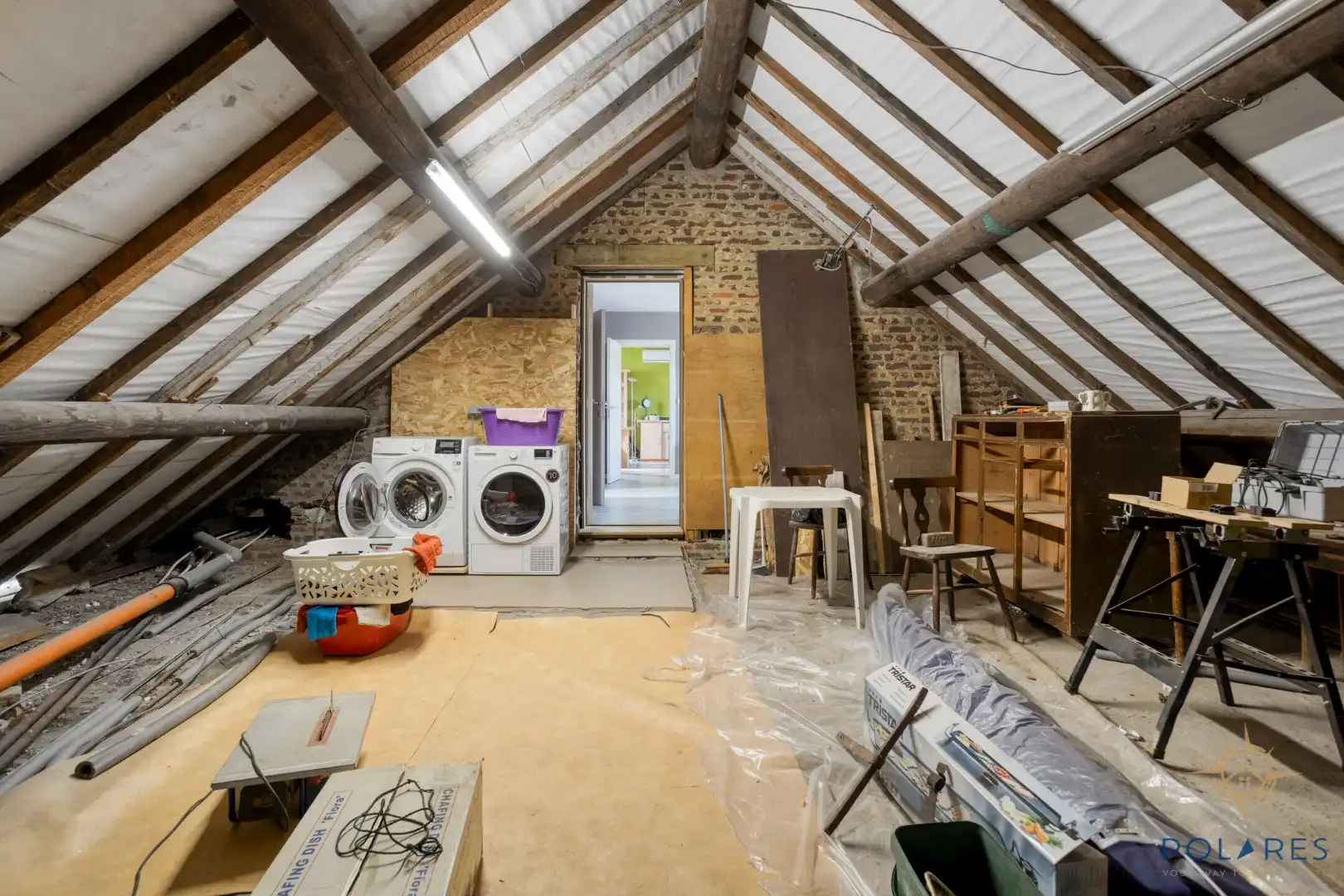 Goed gelegen taverne met woonst en grote parking foto 34