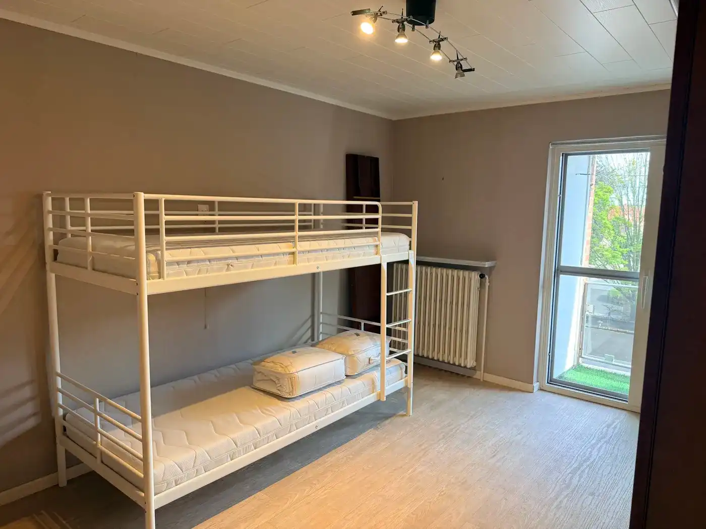 Instapklaar 2-slaapkamerappartement in het hart van Izegem foto 9