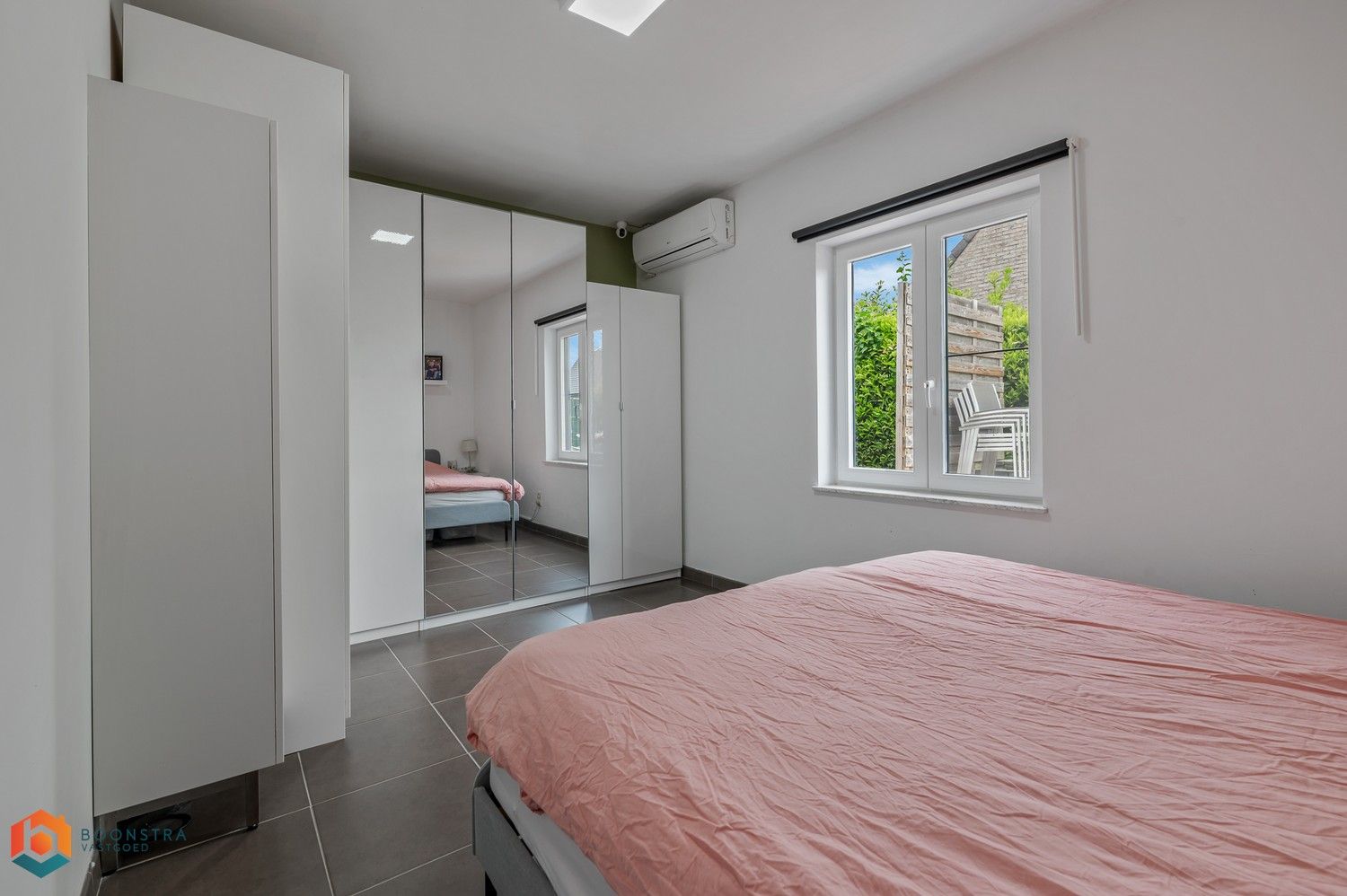 Gelijkvloerse woning met 3 slpkrs, ruime tuin en zwembad foto 15