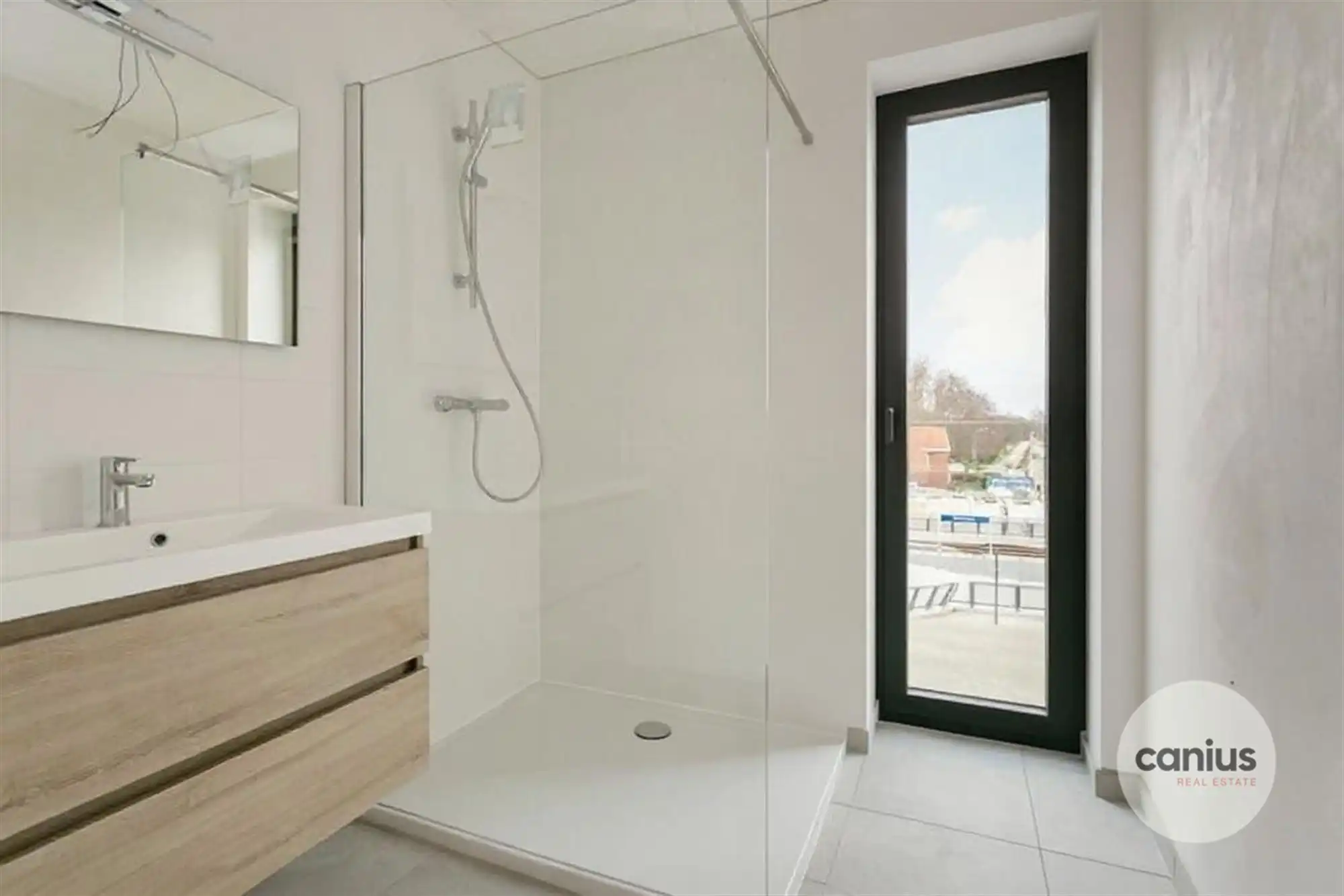 APPARTEMENT MET 2 SLPKS NABIJ HET CENTRUM foto 5