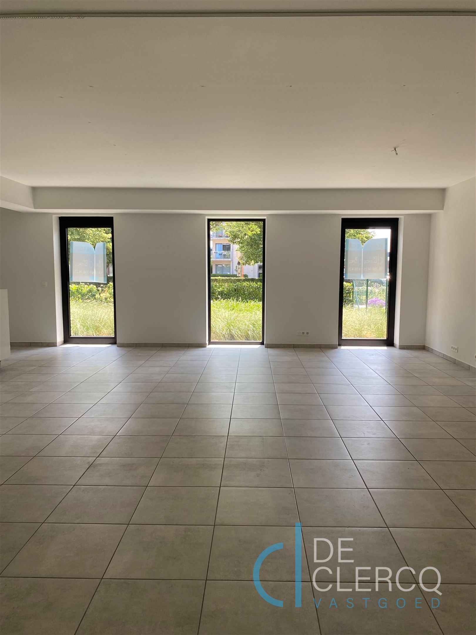 Nieuwbouw handelspand TE KOOP op toplocatie in Lochristi! foto 2