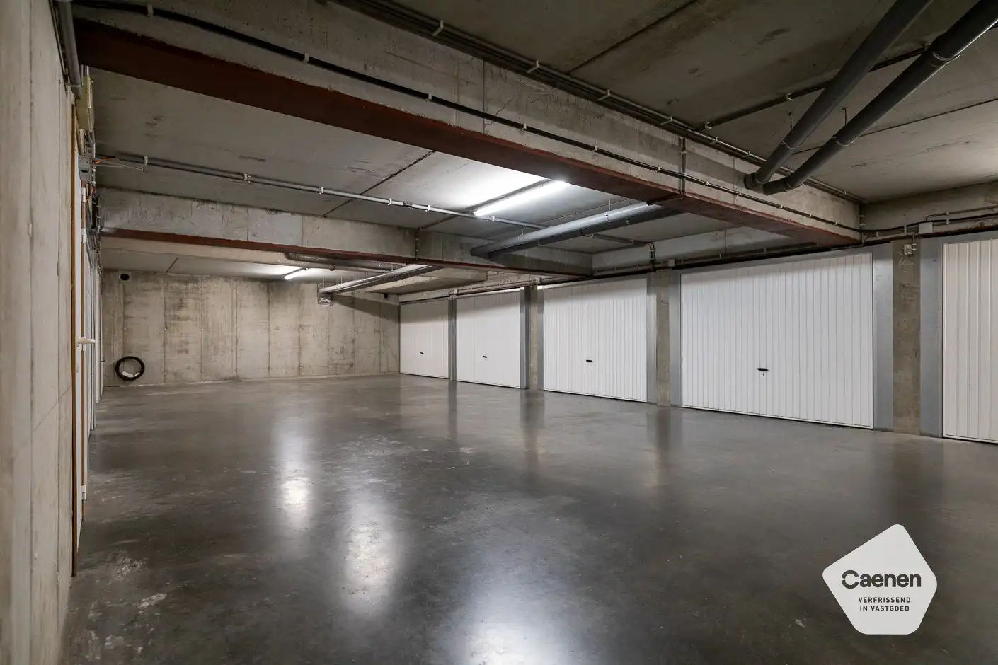 Ruim woonappartement in goede staat foto 15