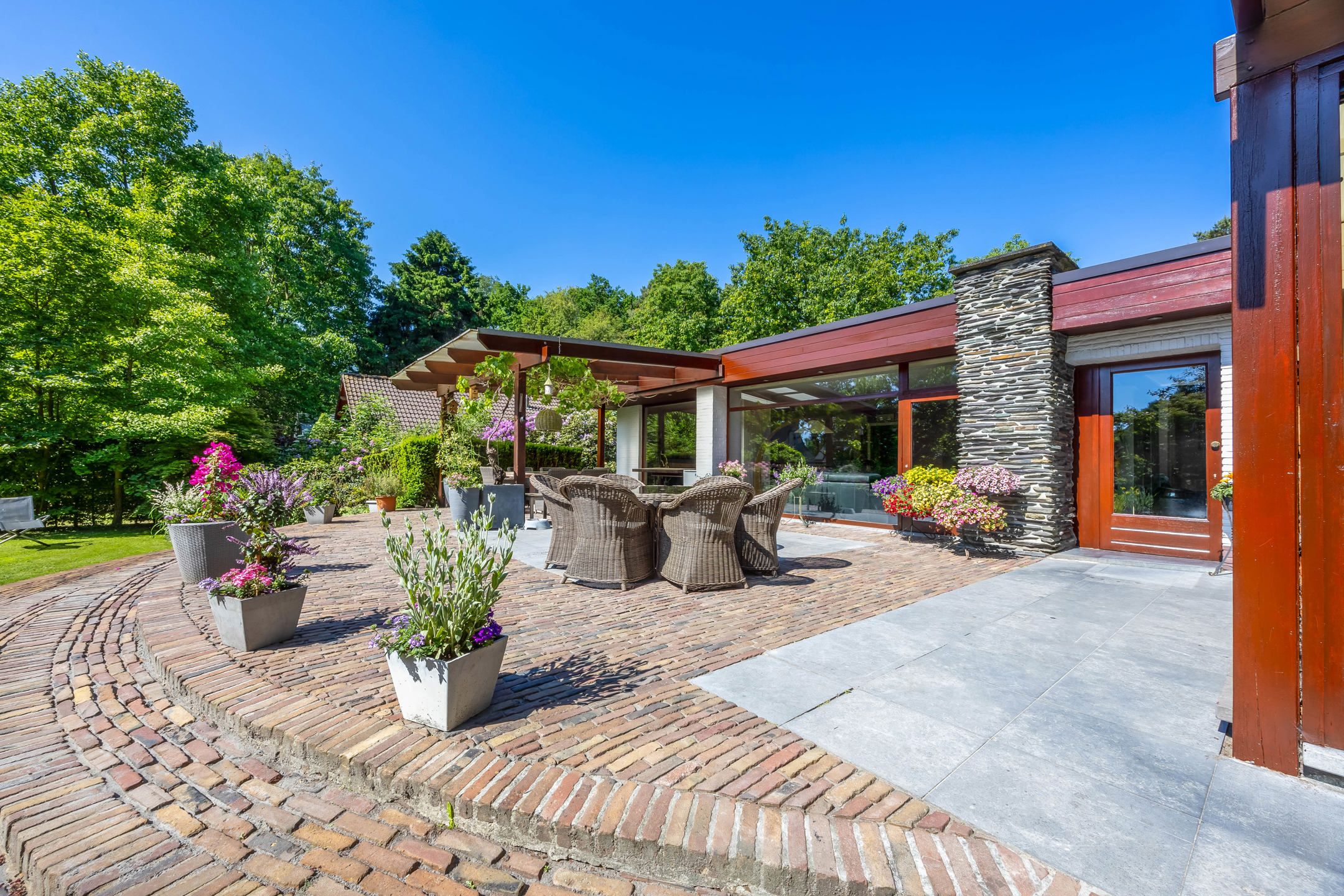 Laagbouwwoning op 2848 m² met Zwemvijver en Prachtige Tuin foto 5