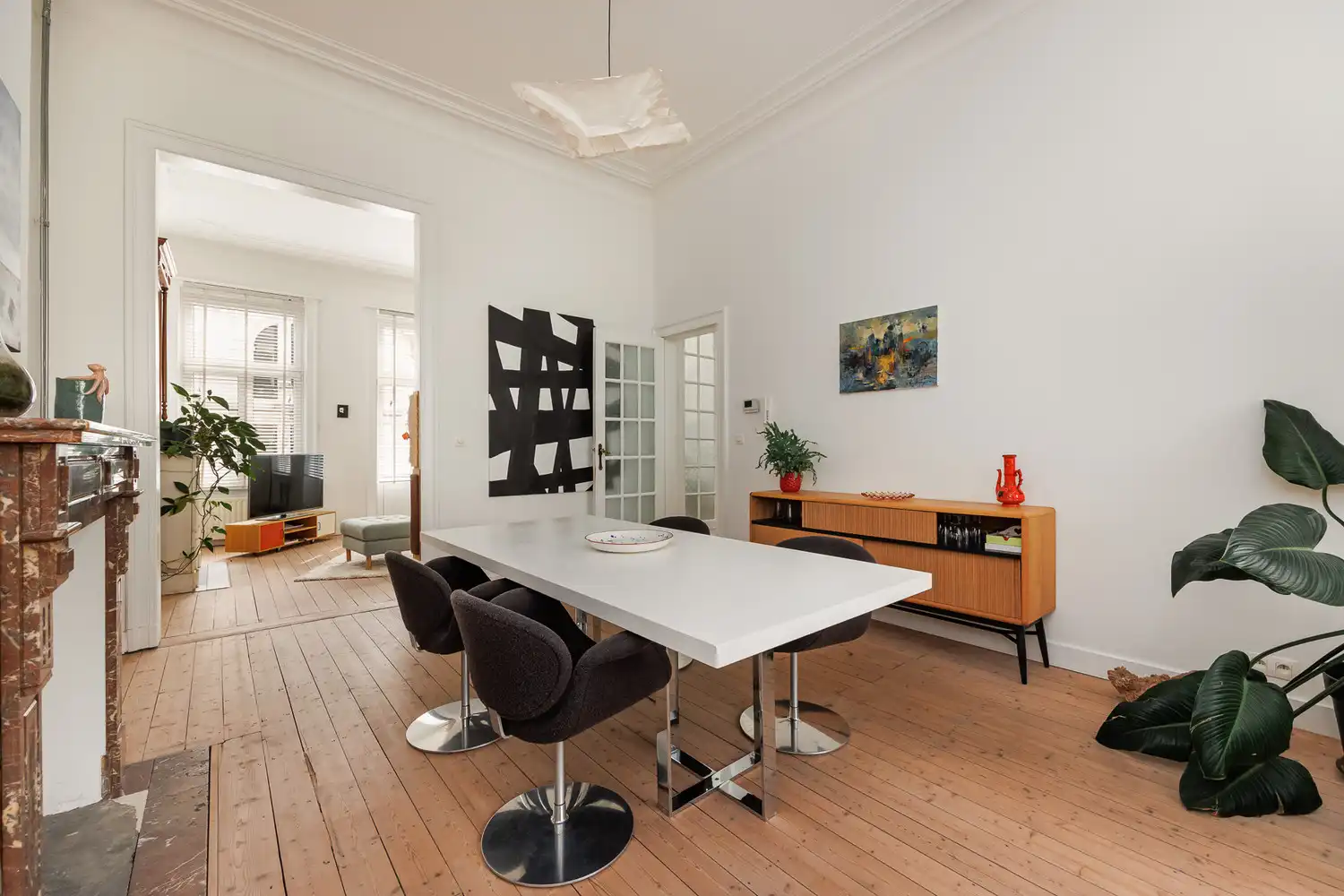 Instapklare en ruime herenwoning (362m²/EPC B) met zalige buitenruimtes op toplocatie te Antwerpen-Zuid: ideaal voor combi wonen/werken! foto {{pictureIndex}}