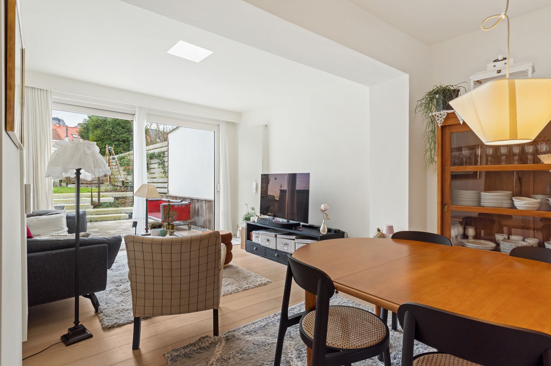 Charmante woning met 2 slaapkamers, garage, terras en tuin! foto 4