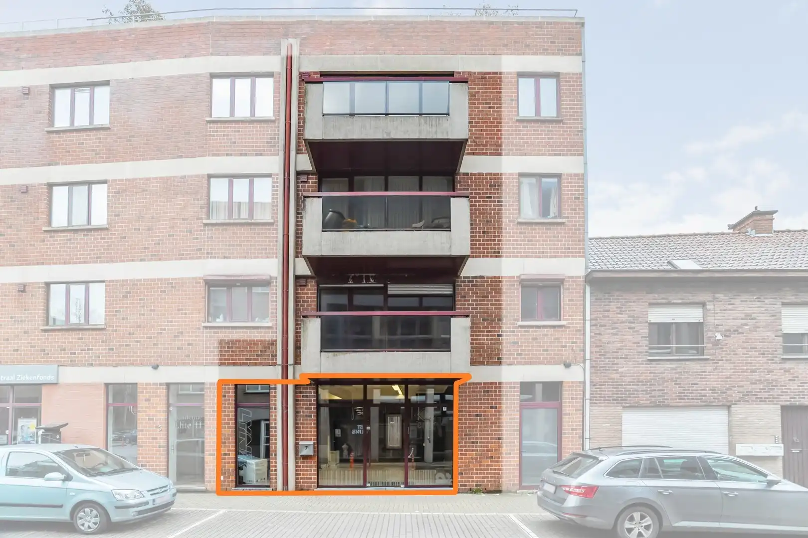 Verhuurd handelspand met parkeermogelijkheid te centrum Roeselare! foto 13