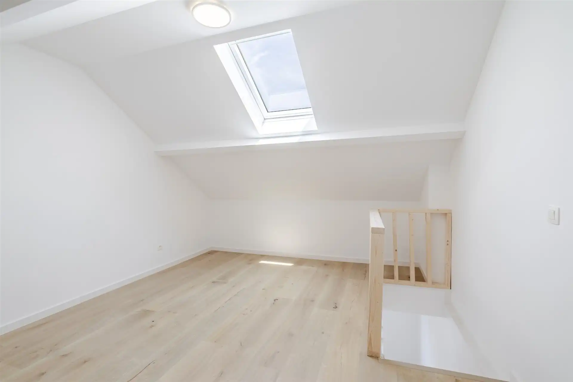 Uitstekend gerenoveerde woning met 3 slks en tuin foto 18