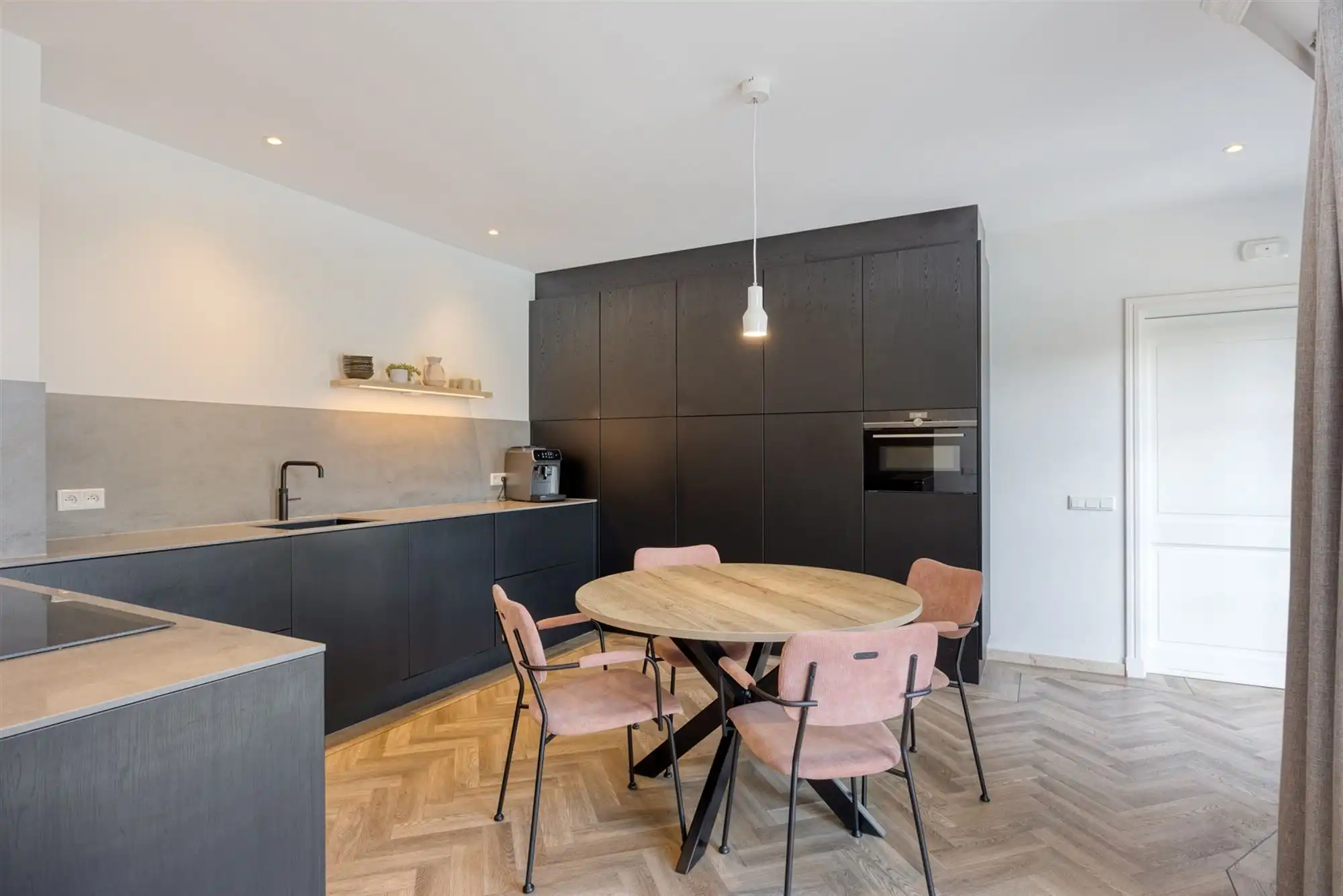 Instapklare tijdloze villa met 5 slpks op ca. 2000 m² foto 20