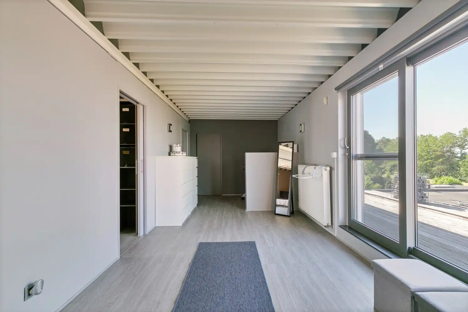 Handelsruimte met luxe duplex-appartement en verhuurde loodsen op het industrieterrein in Lanaken foto 37