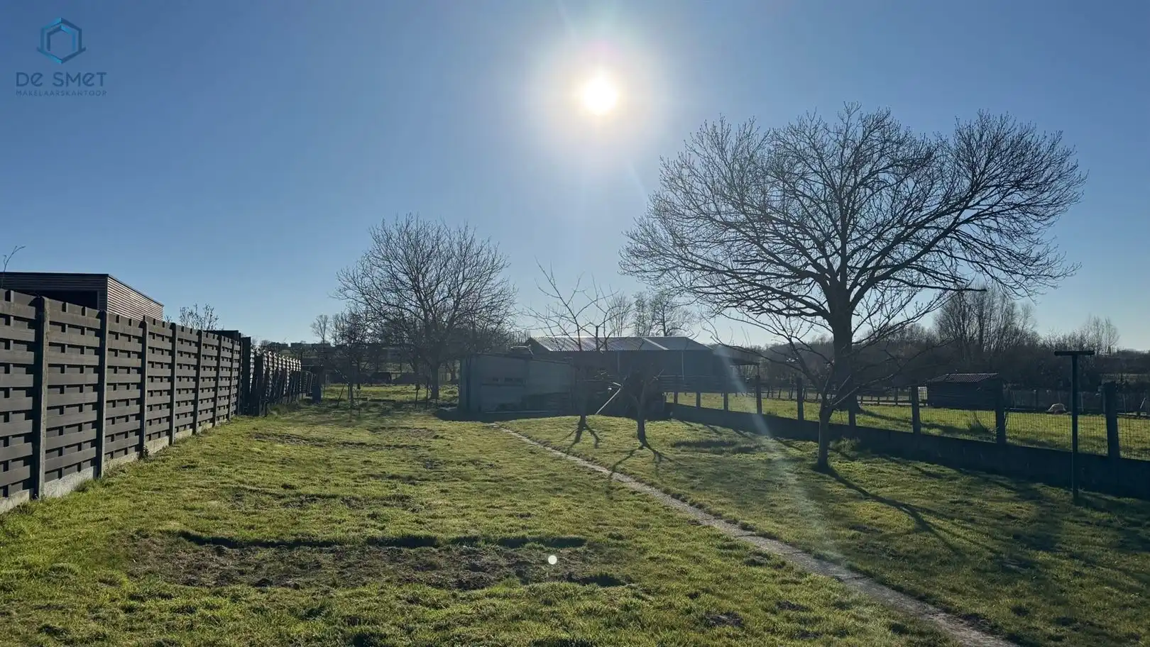 Ruime woning met veel potentieel! foto 3