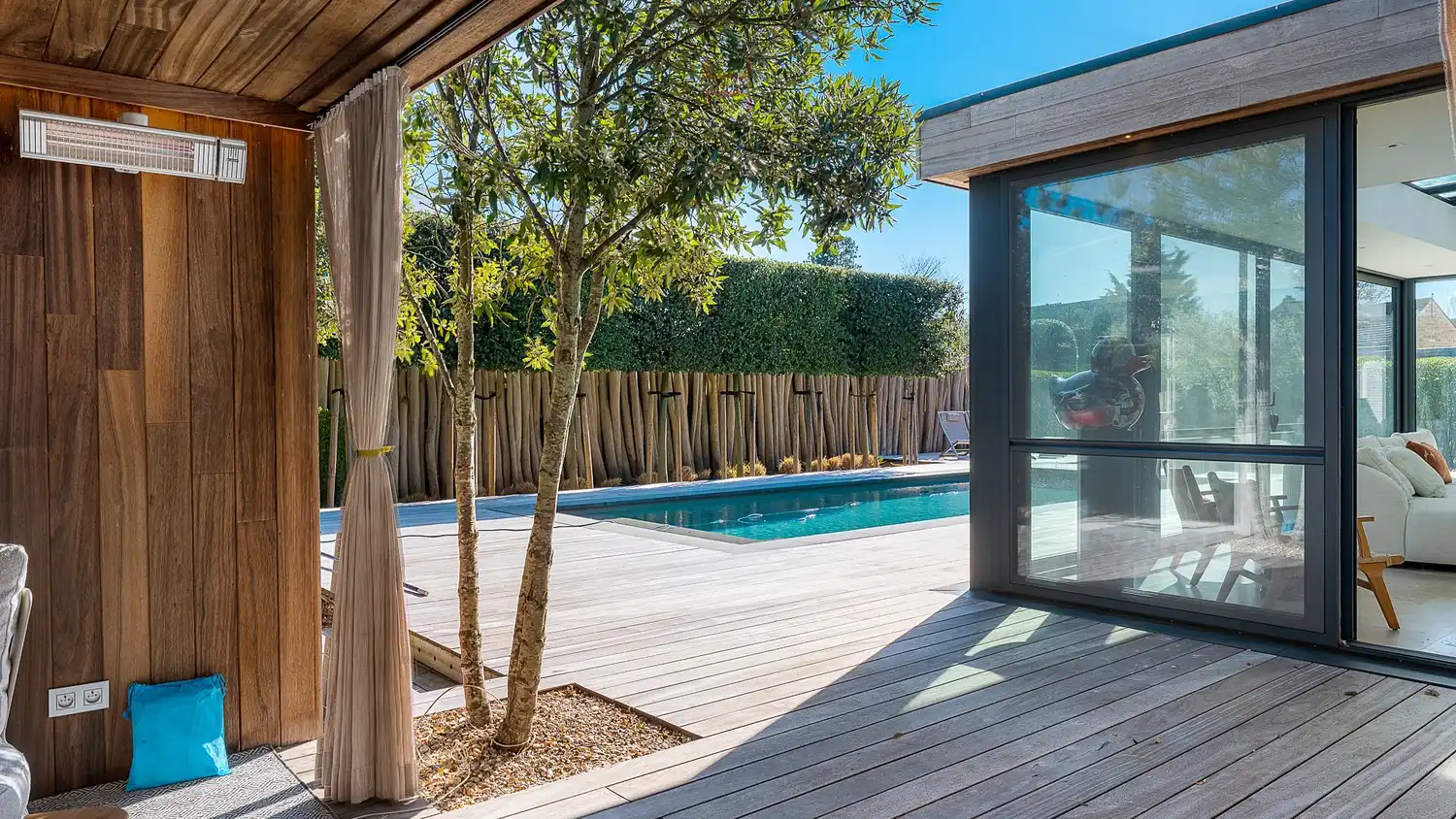 Luxueuze villa met zwembad in een residentiële wijk. foto 11