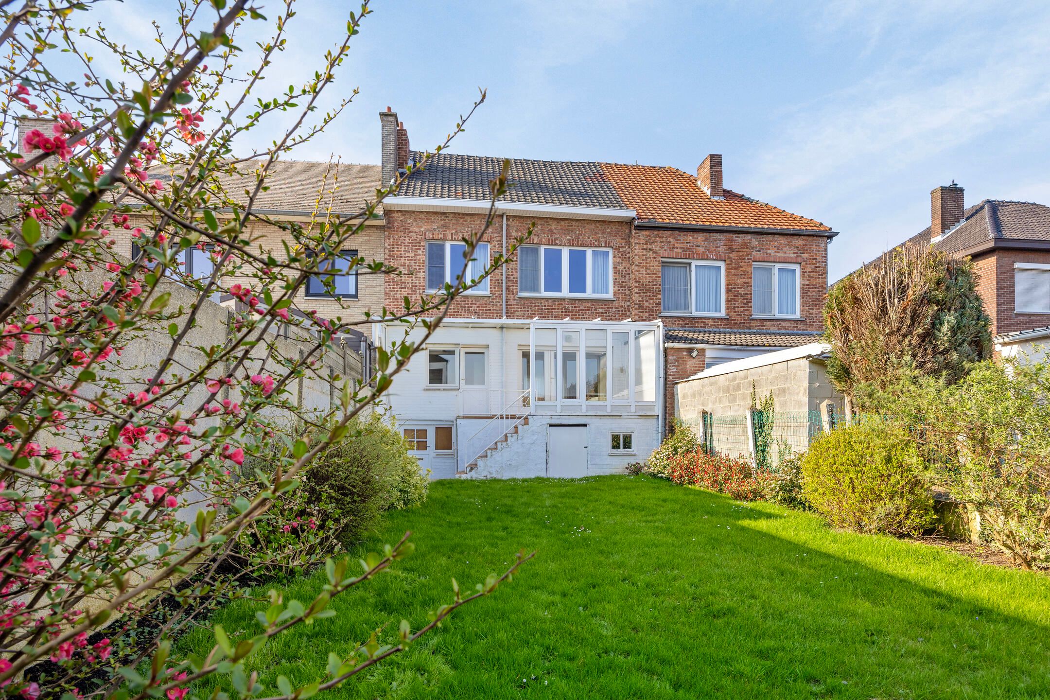 Goed onderhouden rijwoning met drie slaapkamers foto 12