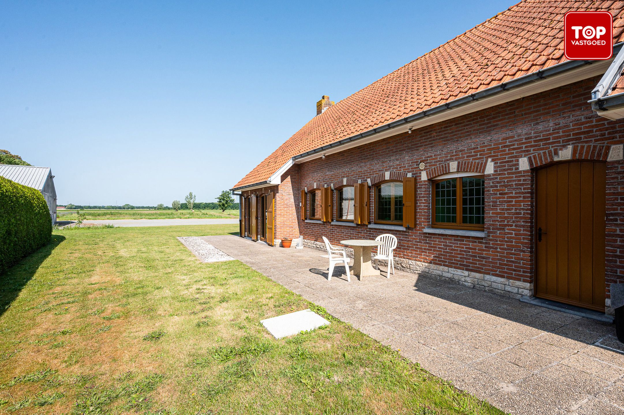 Prachtige villa op een groot perceel met veel groen rondom. foto 23