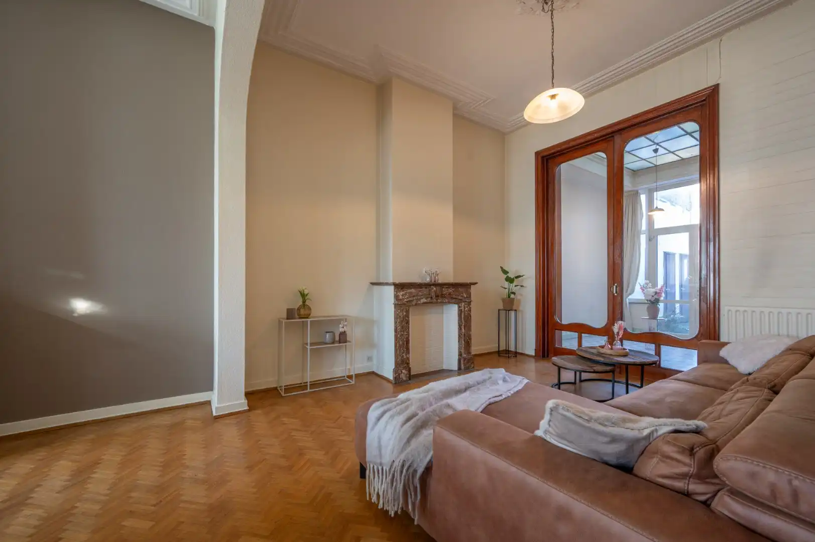 Prachtig pand aan het water met 5 slaapkamers en mooie tuin! foto 3