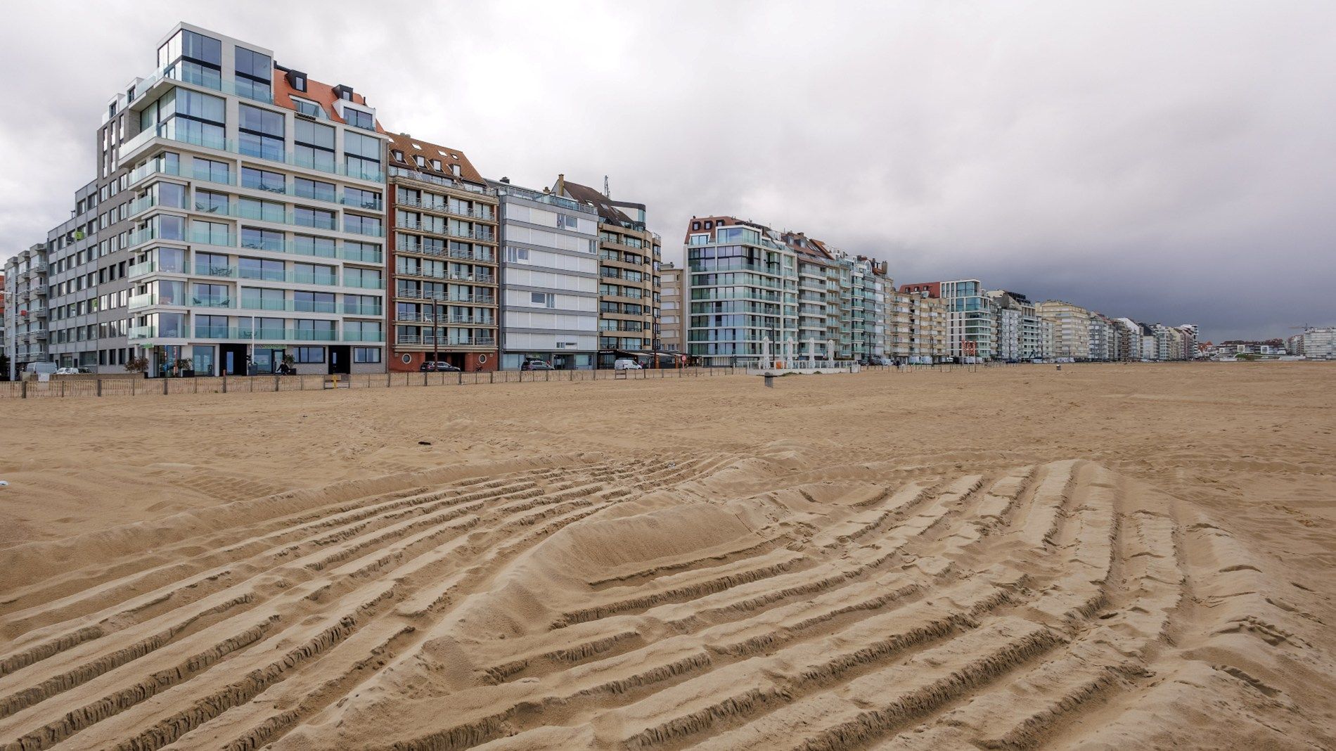 Prachtig recent en bemeubeld duplex dakappartement op de Zeedijk foto 2