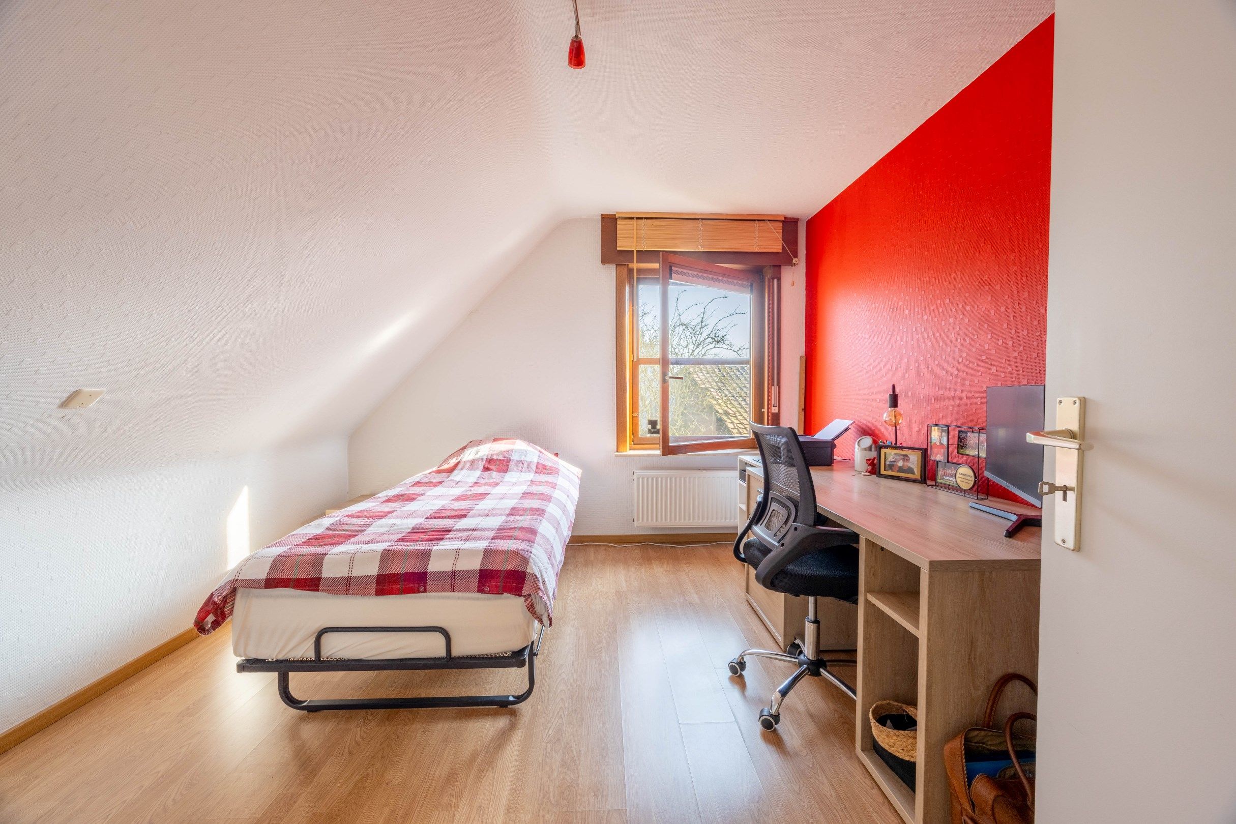 SCHITTEREND INSTAPKLARE WONING MET ZUIDGEORIENTEERDE TUIN foto 19