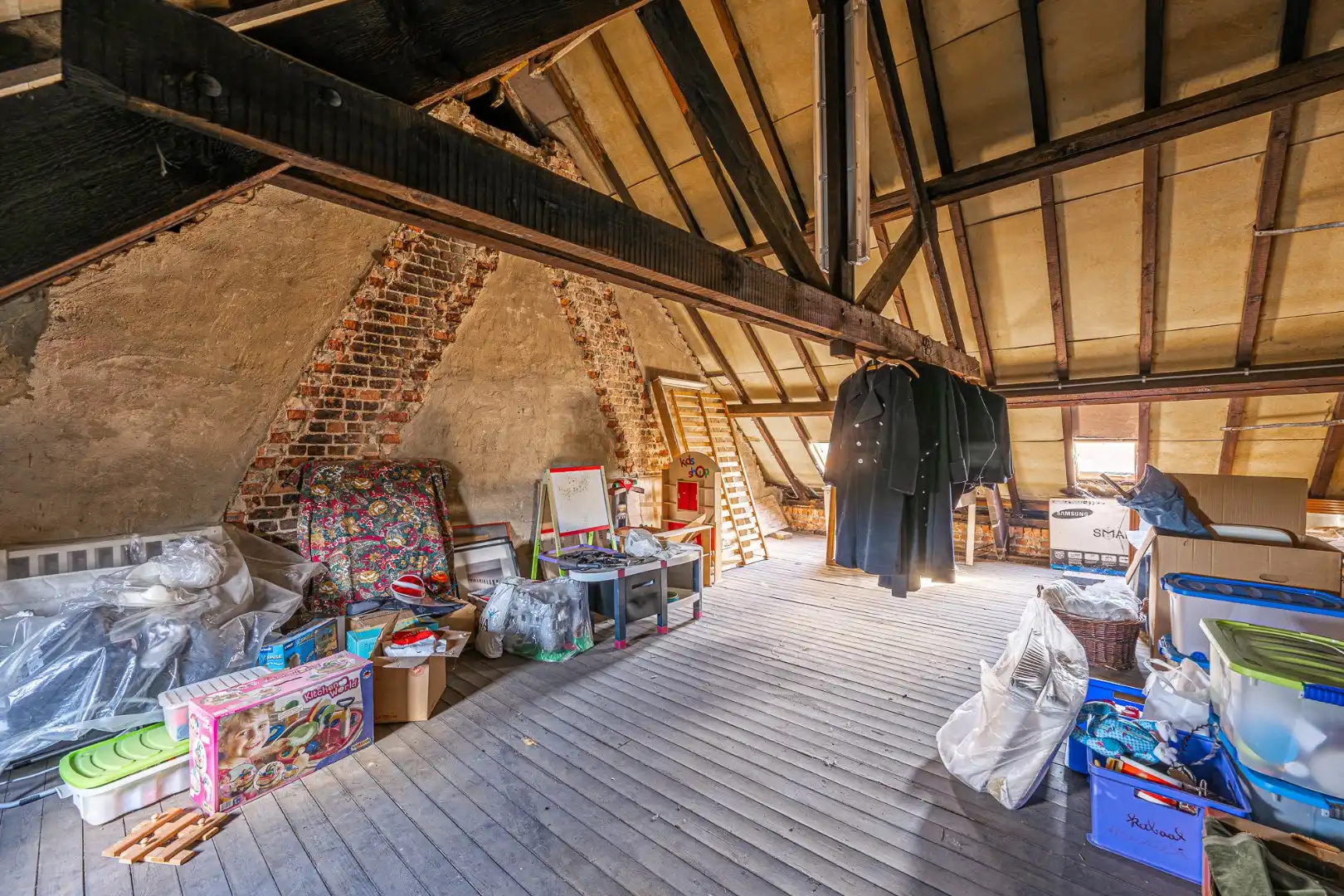 Instapklare woning met 4 slaapkamers, tuin en dubbele garage met uitweg achteraan in Wevelgem foto 17