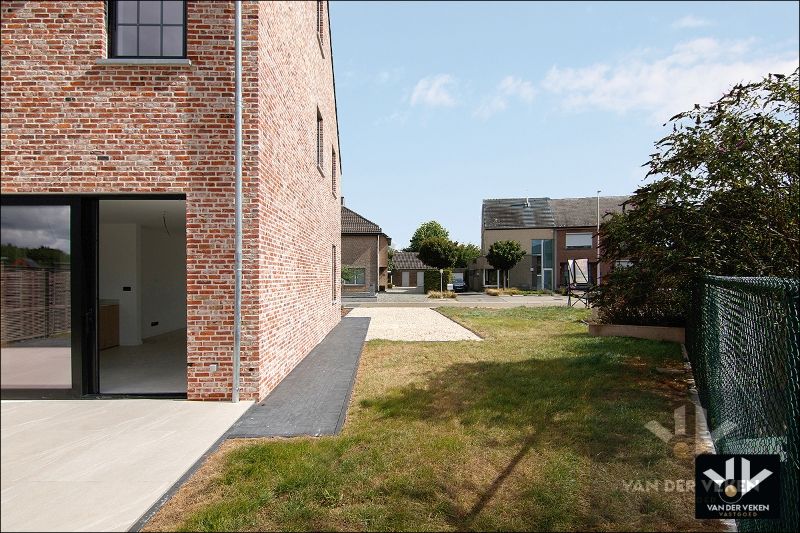 Totaal en hoogwaardig afgewerkte, moderne pastoriestijl nieuwbouwwoning op een steenworp van het natuurgebied 'Dautenweyers' te Diepenbeek foto 24