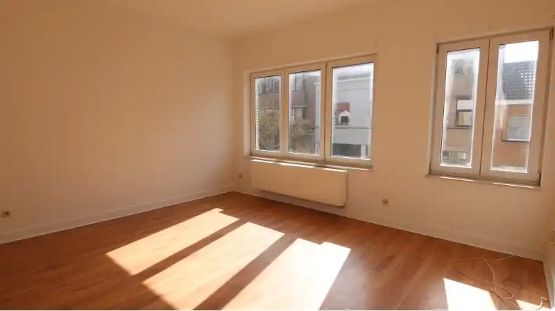 Vernieuwd 1-slaapkamerappartement te huur in Oostende foto 2