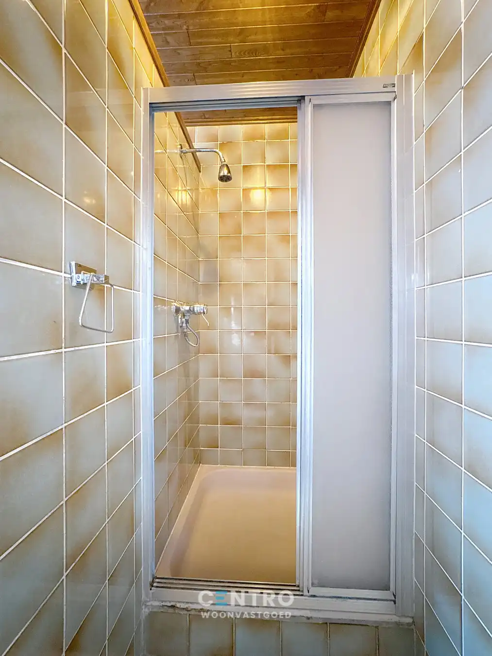 Interessante woning te Oekene met 5 slpks, garage én 4 parkeerplaatsen! foto 9