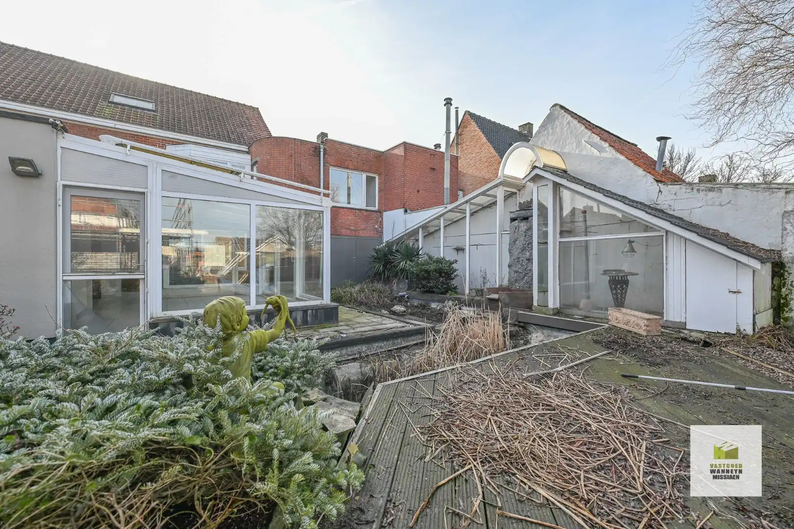 Ruime te renoveren gezinswoning met grote garage en 4 slaapkamers op 349m2 foto 25