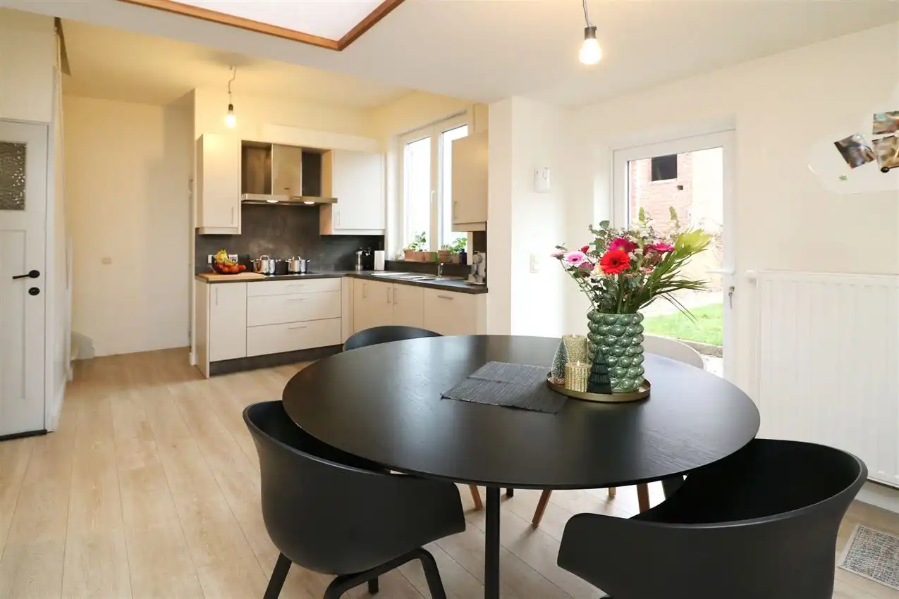 Gerenoveerde woning met tuin, centraal gelegen nabij centrum en E 314 foto 8