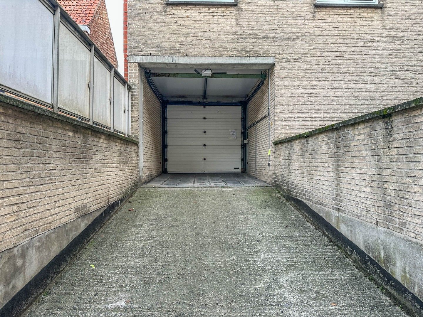 Zeer grote garagebox centrum Oostduinkerke-bad. foto 6