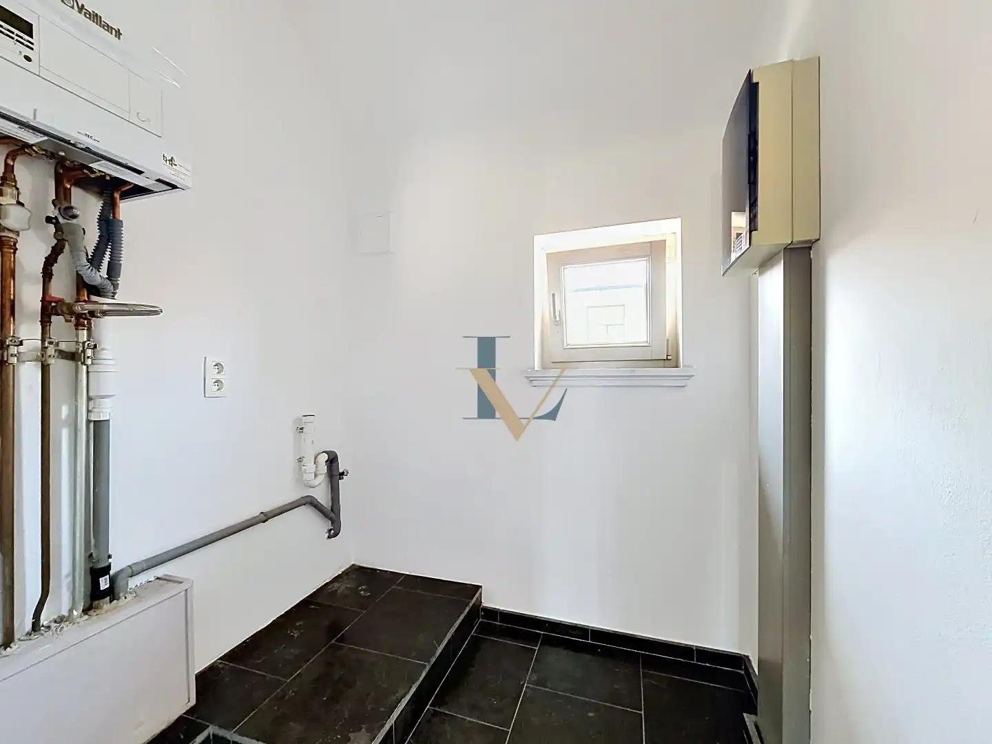 Instapklaar duplex appartement met 2 slpk. en 2 bdks. en mooi terras. foto 15