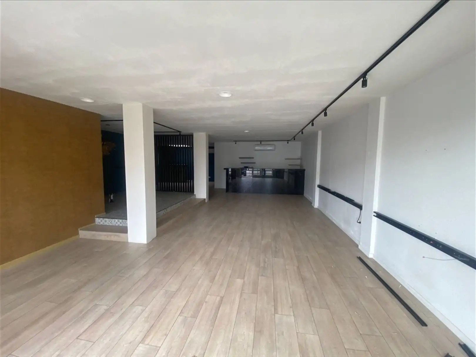 Gerenoveerd kantoor/handelspand in centrum Oudenaarde foto 12