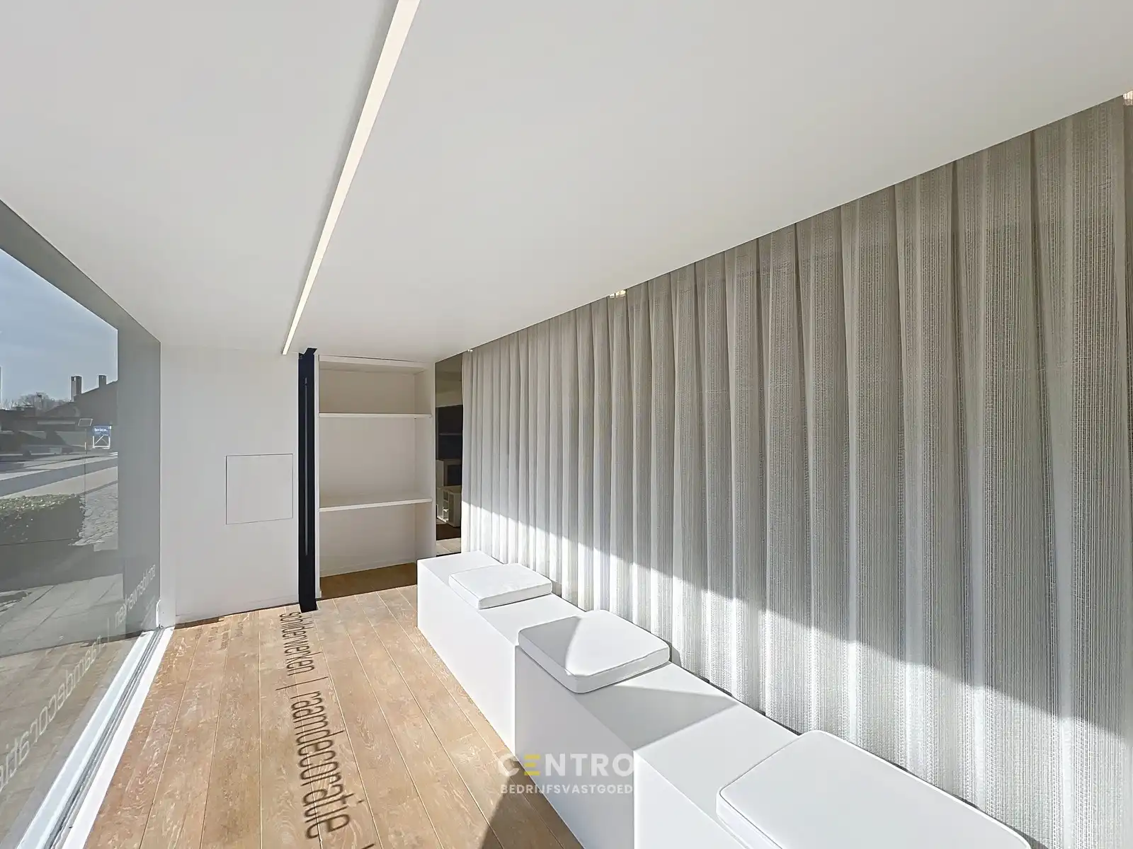 Luxueuze woning (4 slpks) + ruime showroom (of winkel, praktijkruimte, diensten, vrij beroep,...) met kantoor te Hooglede! foto 37