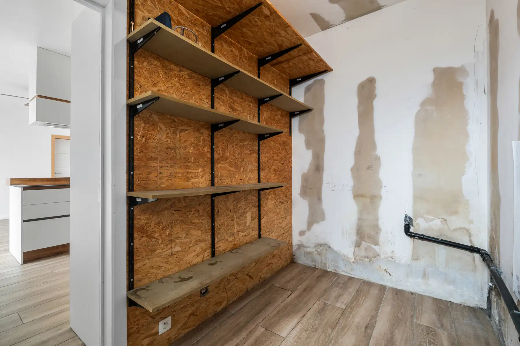 Verrassend ruime grotendeels al gerenoveerde woning, 4 slpks foto 9