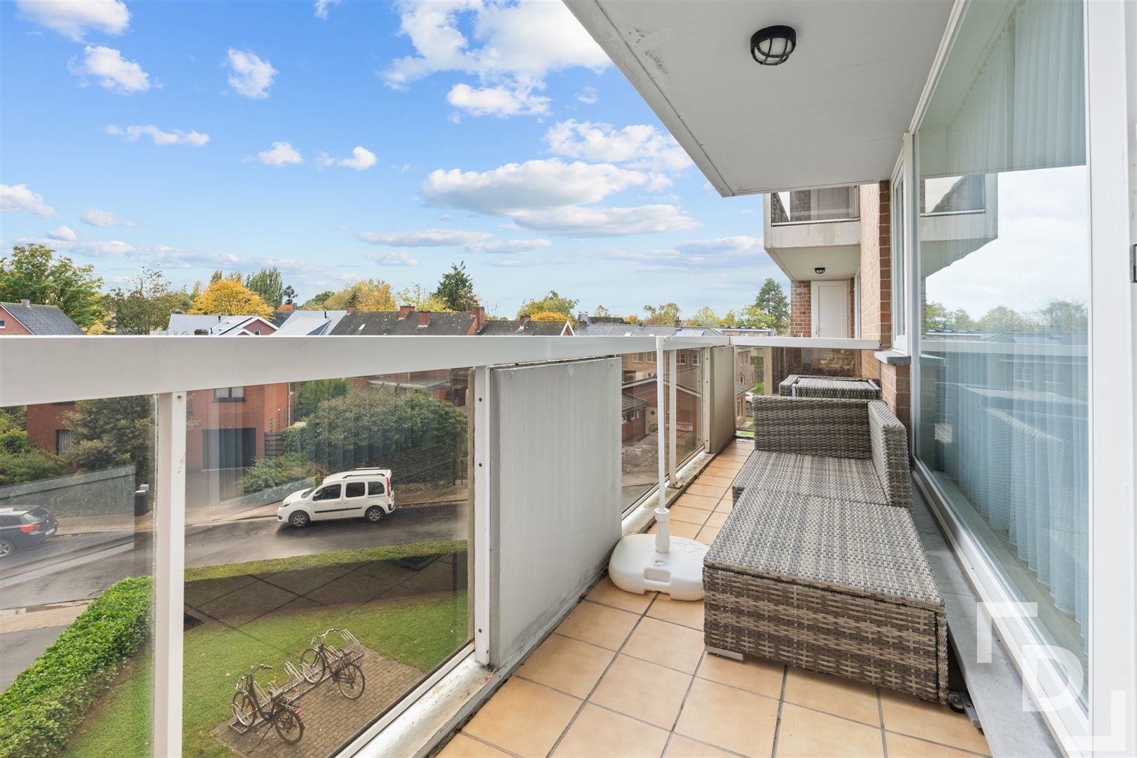 Ruim appartement met 3 slaapkamers en garage te koop in centrum Ieper. foto 13