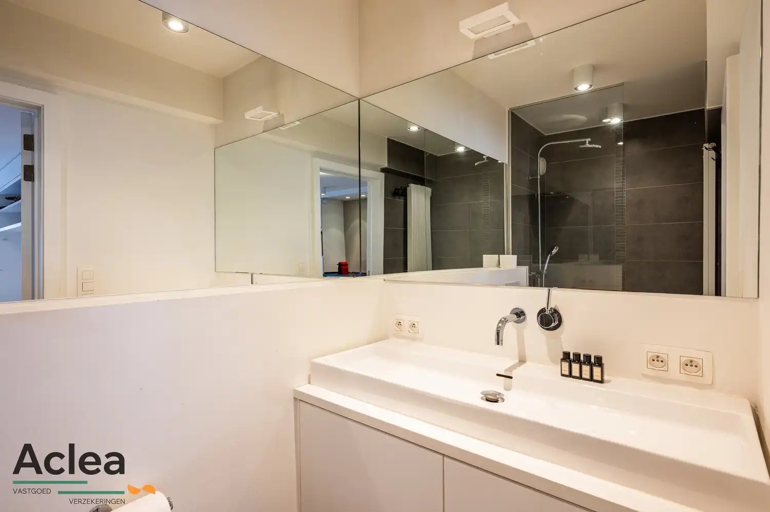 Smaakvol ingerichte studio in de Lippenslaan! foto 20