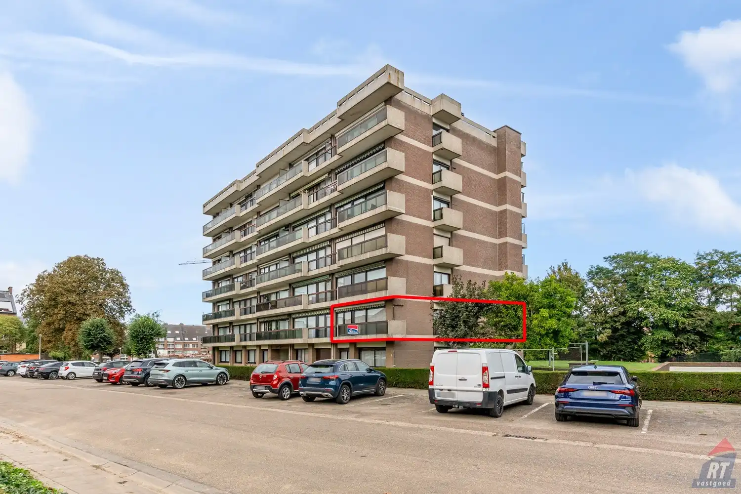 Gunstig gelegen appartement met 2 slaapkamers en een autostaanplaats foto {{pictureIndex}}