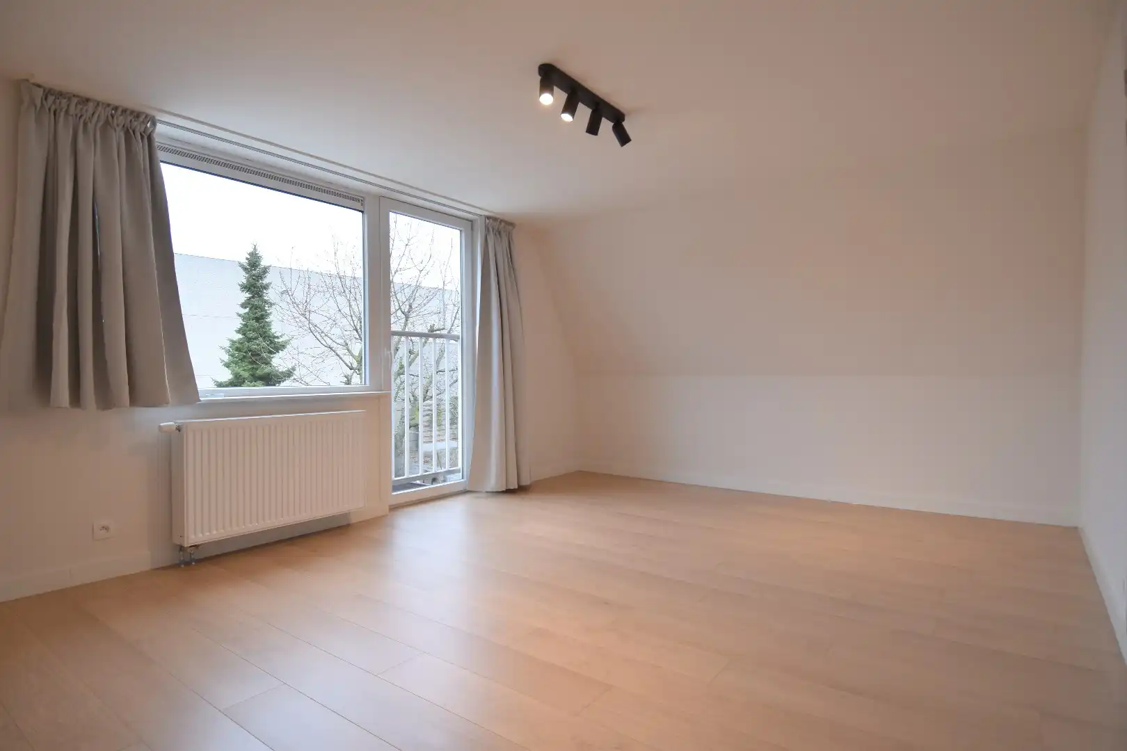 Gerenoveerde woning met tuin en 3 slaapkamers in Kortrijk foto 10