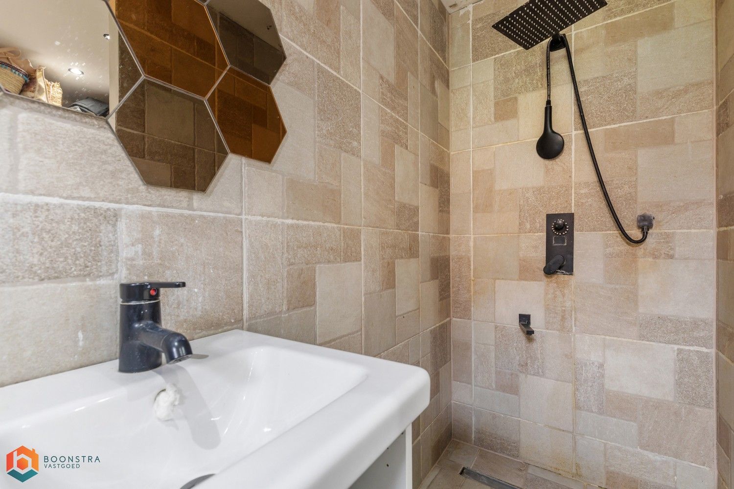 Woning met 4 slpkrs en garage op perceel van 1401 m² foto 16